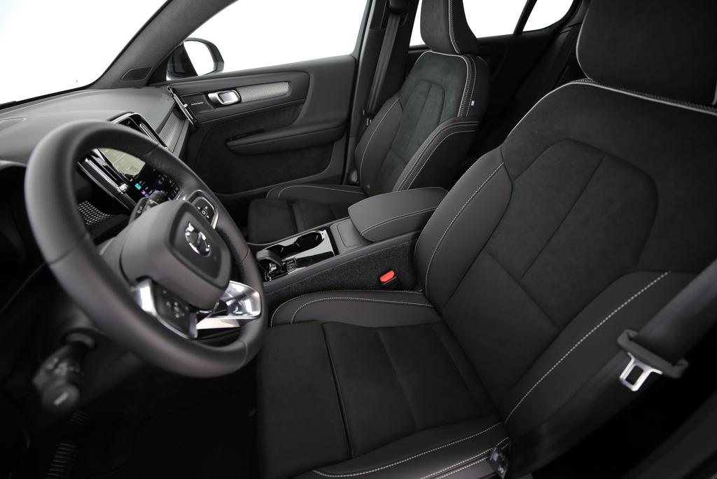 VOLVO EC40 Twin Performance Black Edition AWD-image-6