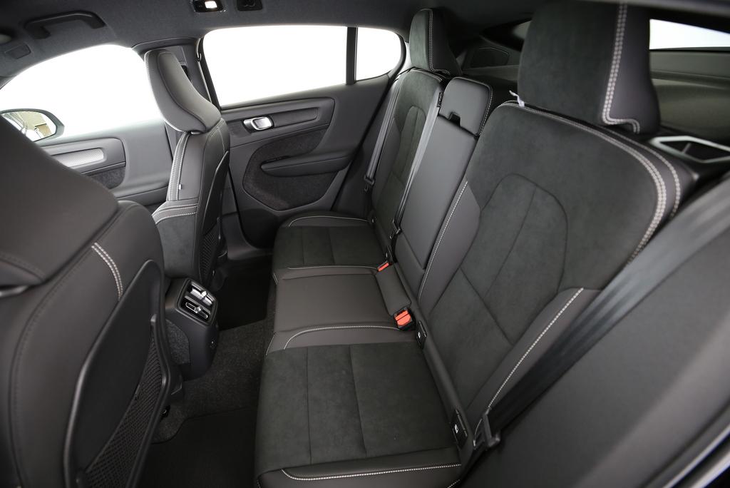 VOLVO EC40 Twin Performance Black Edition AWD-image-8