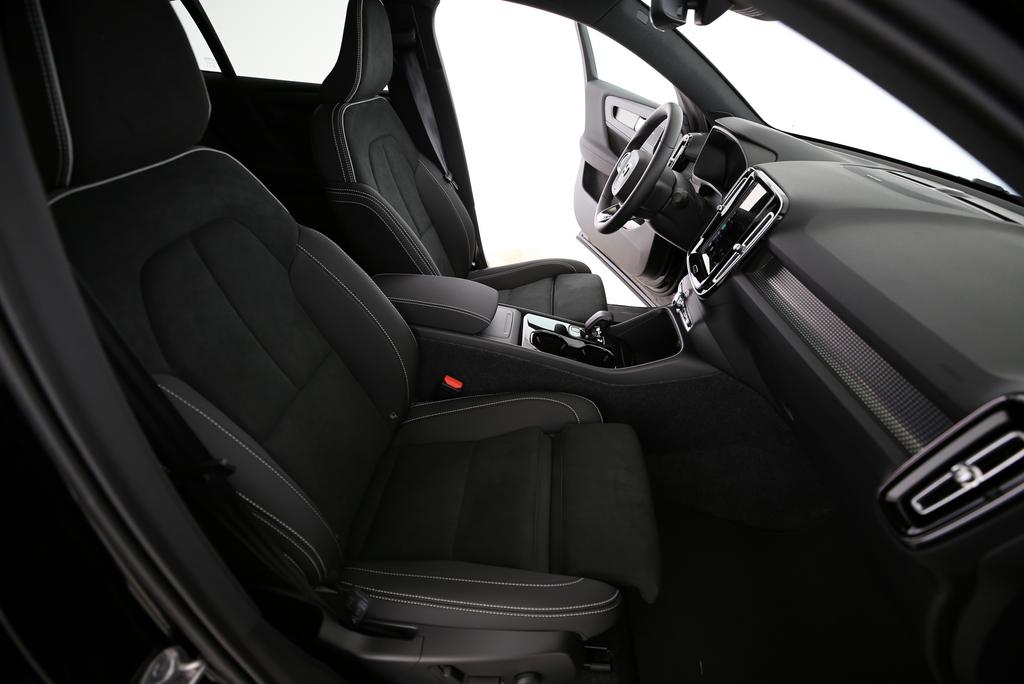 VOLVO EC40 Twin Performance Black Edition AWD-image-12