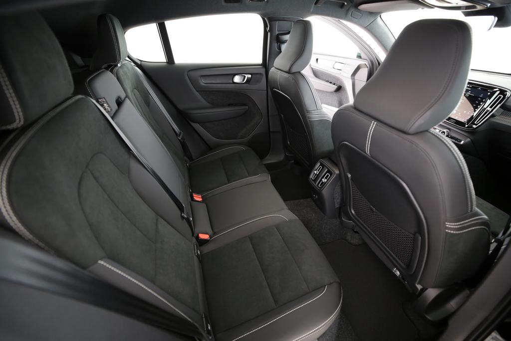 VOLVO EC40 Twin Performance Black Edition AWD-image-11