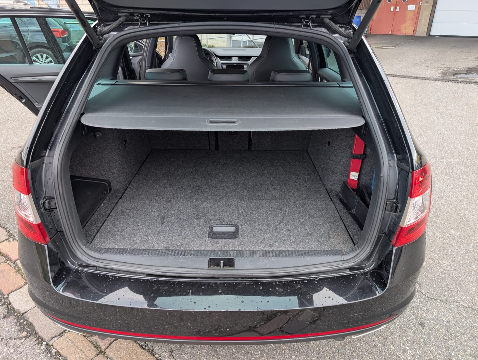 SKODA Octavia Combi 2.0 TDI RS DSG-image-3
