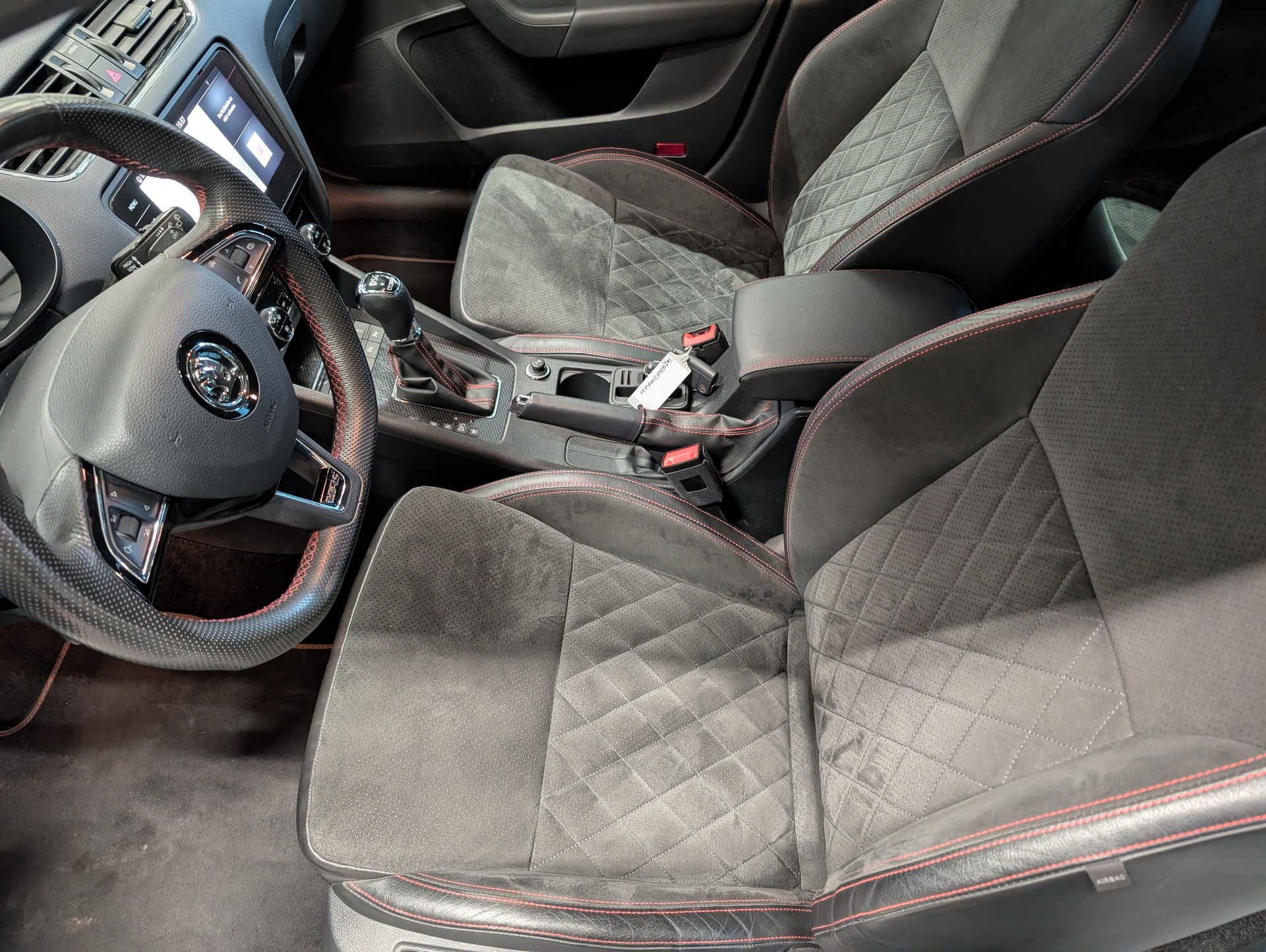 SKODA Octavia Combi 2.0 TSI RS DSG-image-5