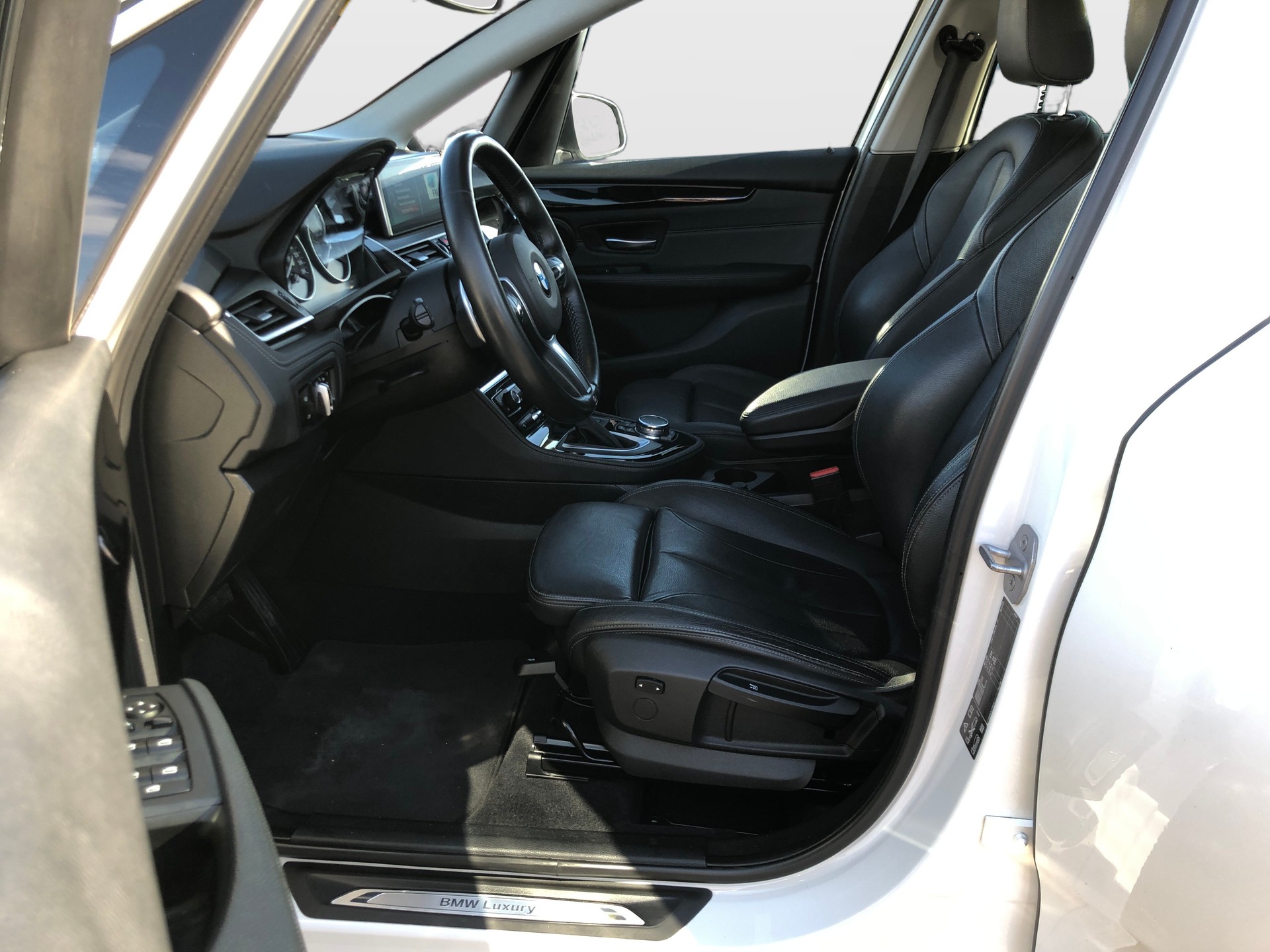 BMW 225i xDrive Active Tourer M-SPORT Steptronic-image-10