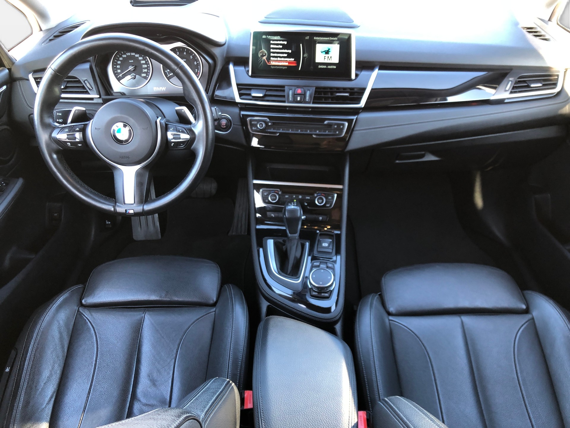 BMW 225i xDrive Active Tourer M-SPORT Steptronic-image-9