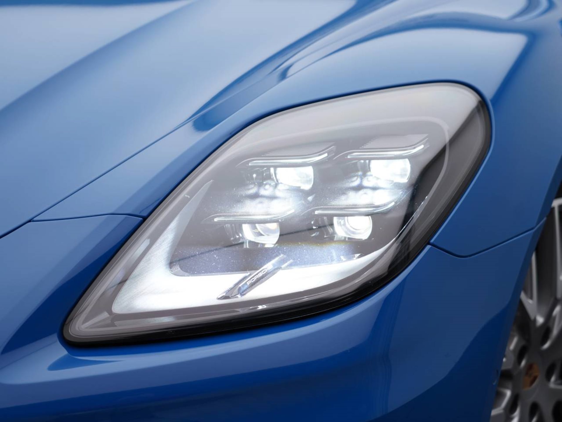 PORSCHE Panamera 4S E-Hybrid-image-11