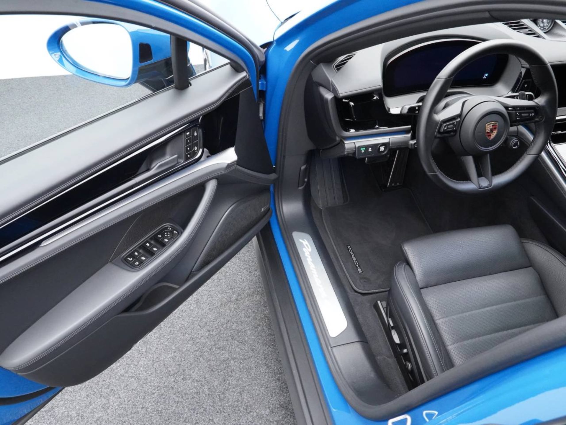 PORSCHE Panamera 4S E-Hybrid-image-3