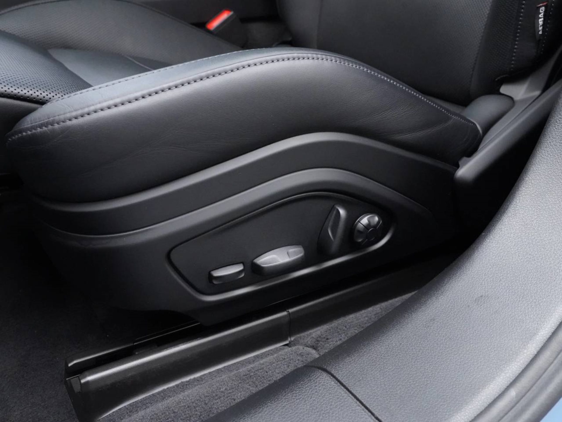 PORSCHE Panamera 4S E-Hybrid-image-22