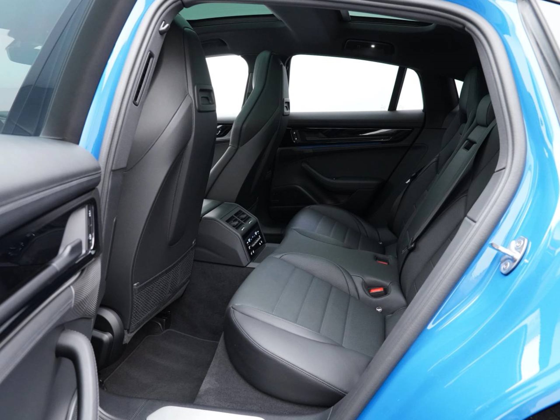 PORSCHE Panamera 4S E-Hybrid-image-28