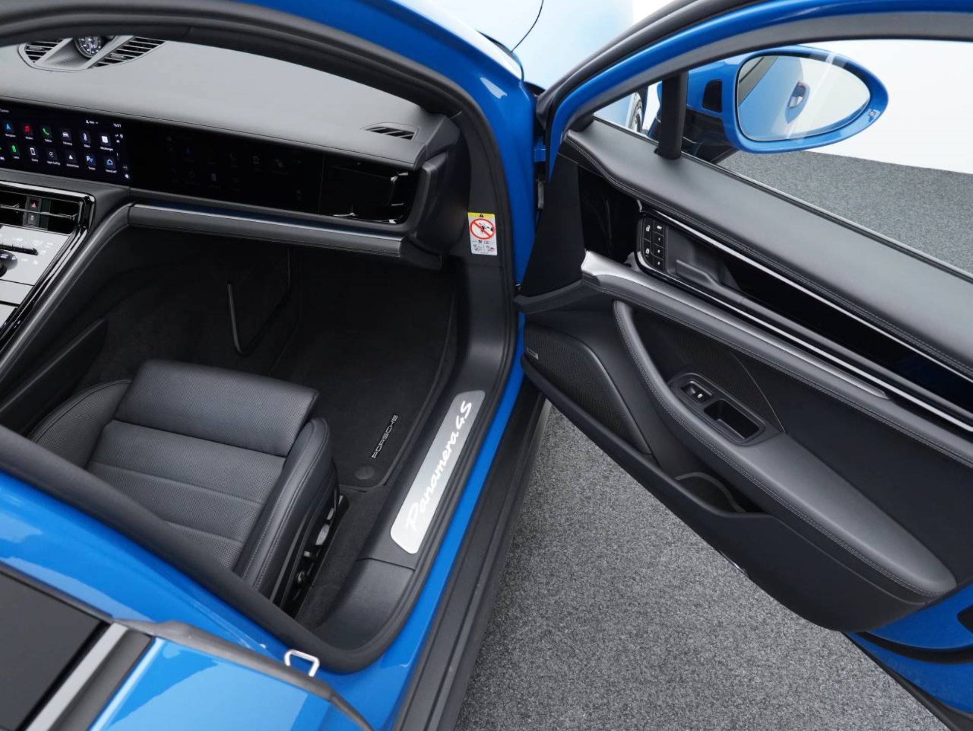 PORSCHE Panamera 4S E-Hybrid-image-23