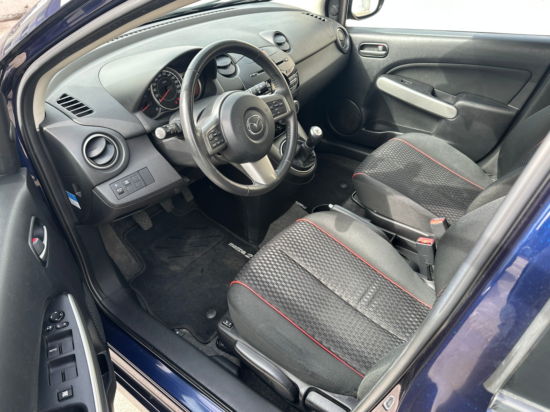 MAZDA 2 1.5i 16V Sport-image-9
