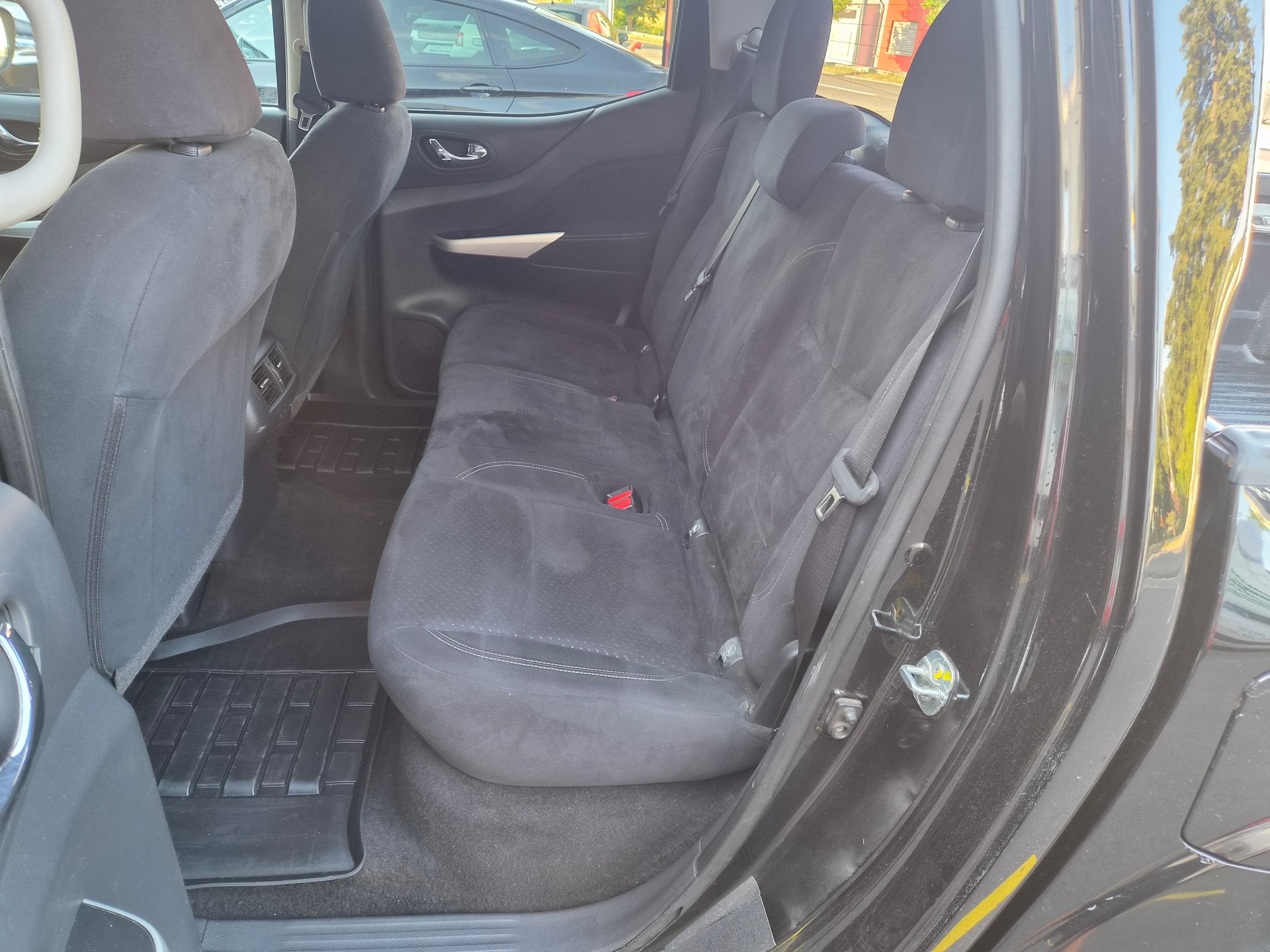 NISSAN Navara Double Cab Tekna 2.3 dCi 4WD Automatic-image-9