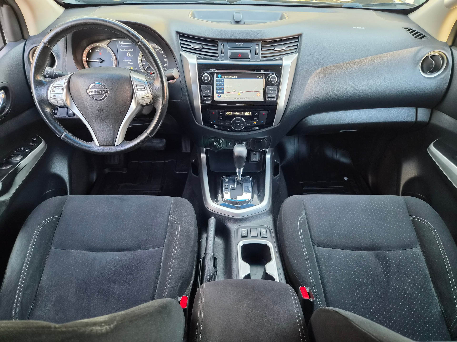NISSAN Navara Double Cab Tekna 2.3 dCi 4WD Automatic-image-10