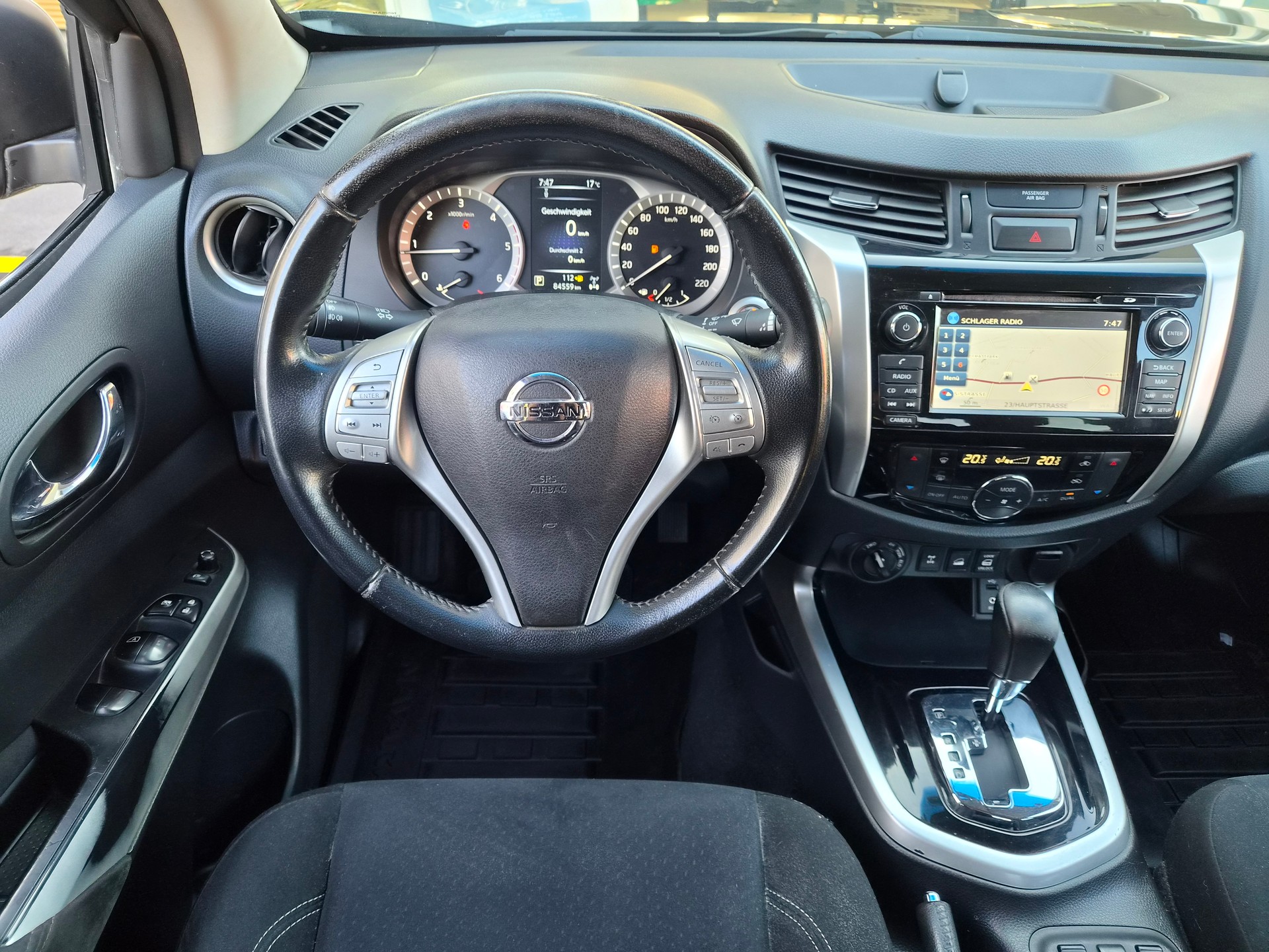 NISSAN Navara Double Cab Tekna 2.3 dCi 4WD Automatic-image-11