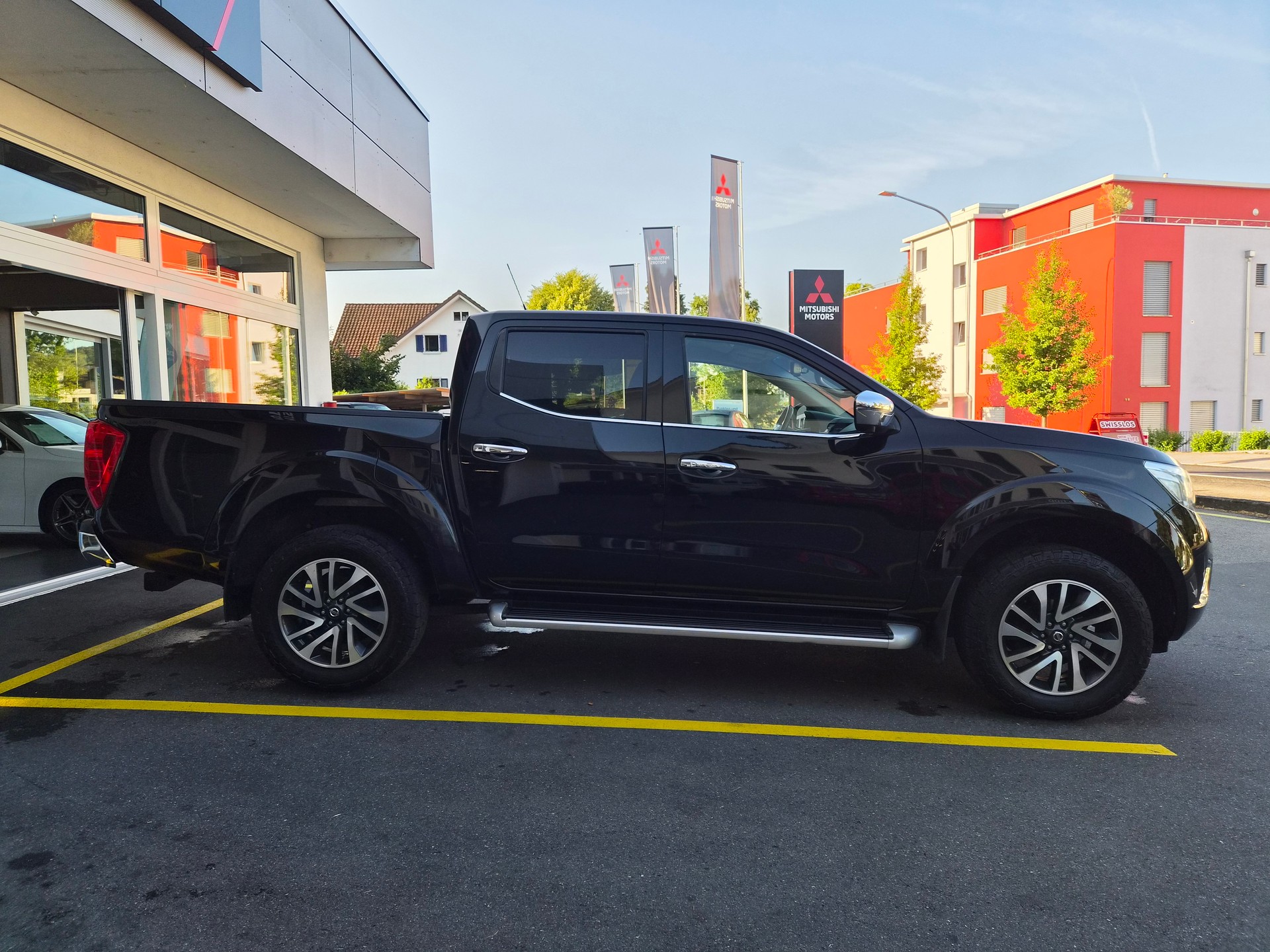 NISSAN Navara Double Cab Tekna 2.3 dCi 4WD Automatic-image-4