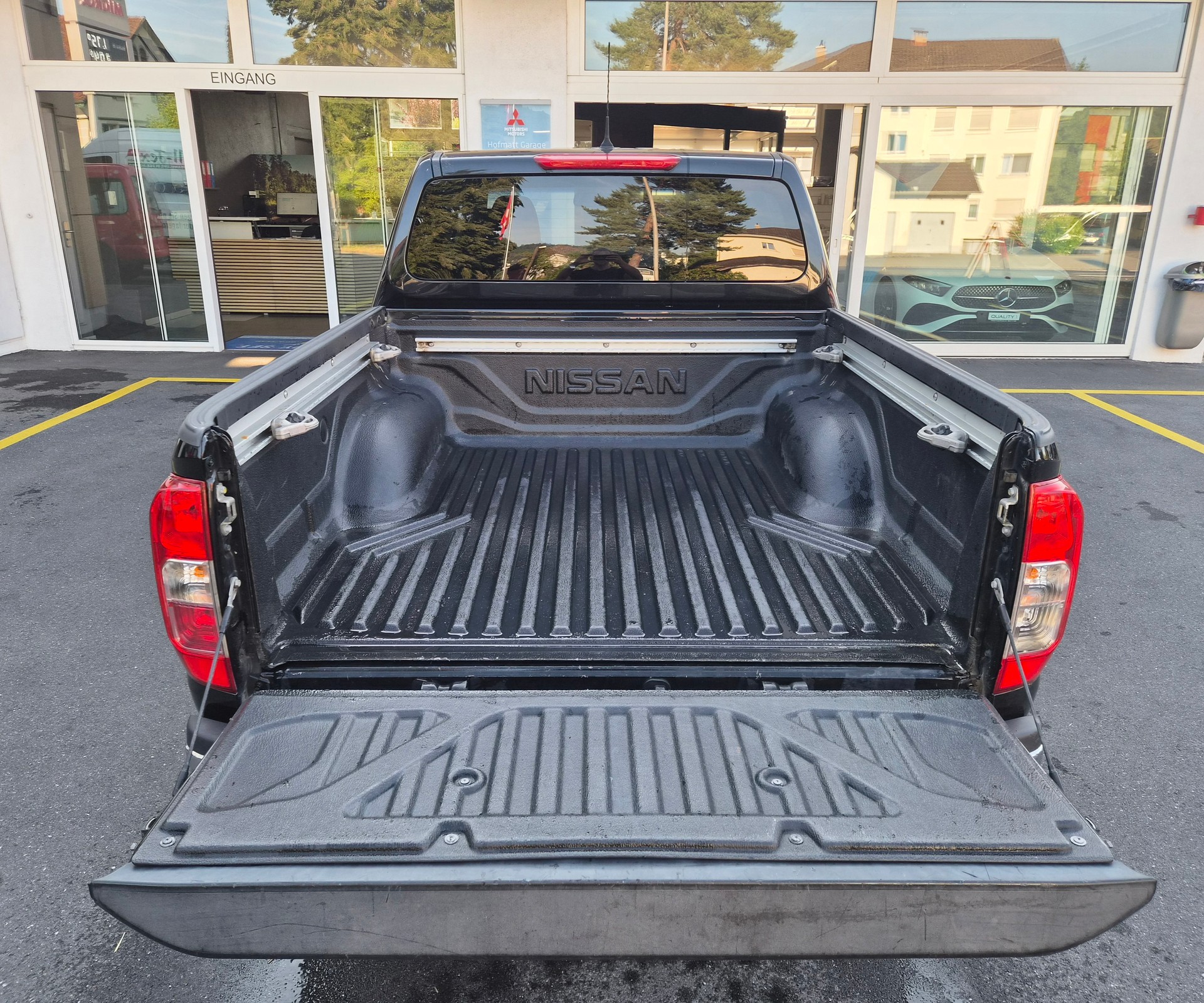 NISSAN Navara Double Cab Tekna 2.3 dCi 4WD Automatic-image-6