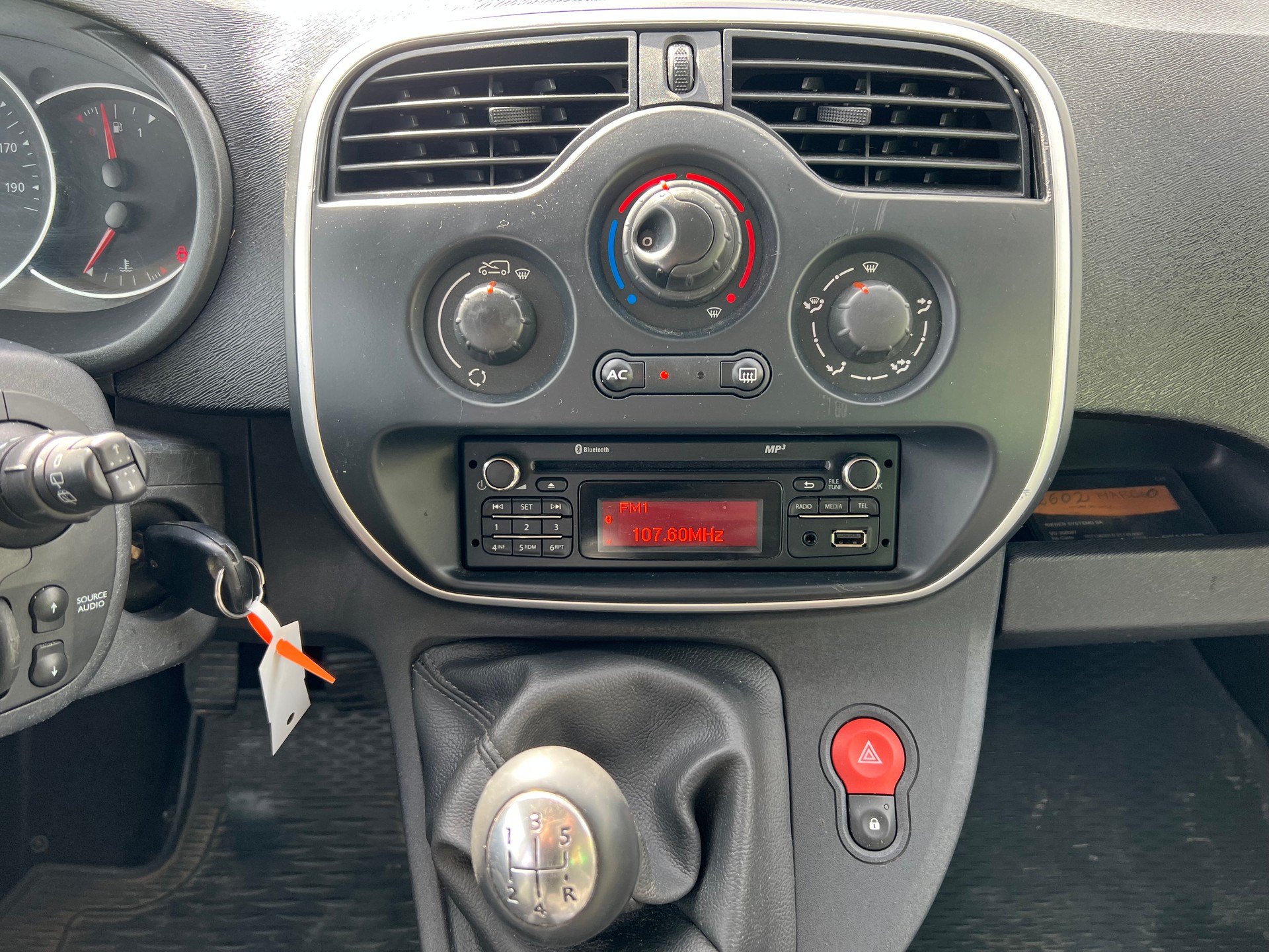 RENAULT Kangoo 1.5 dCi Swiss Edition-image-13