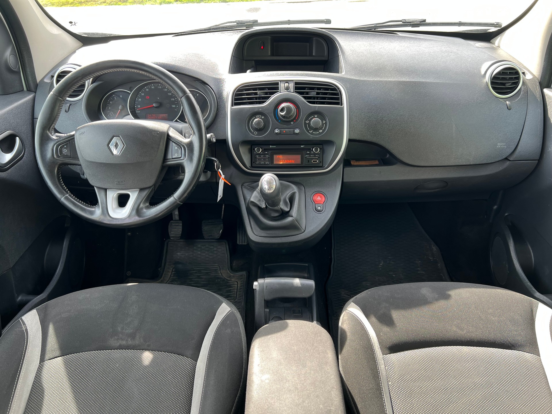 RENAULT Kangoo 1.5 dCi Swiss Edition-image-12