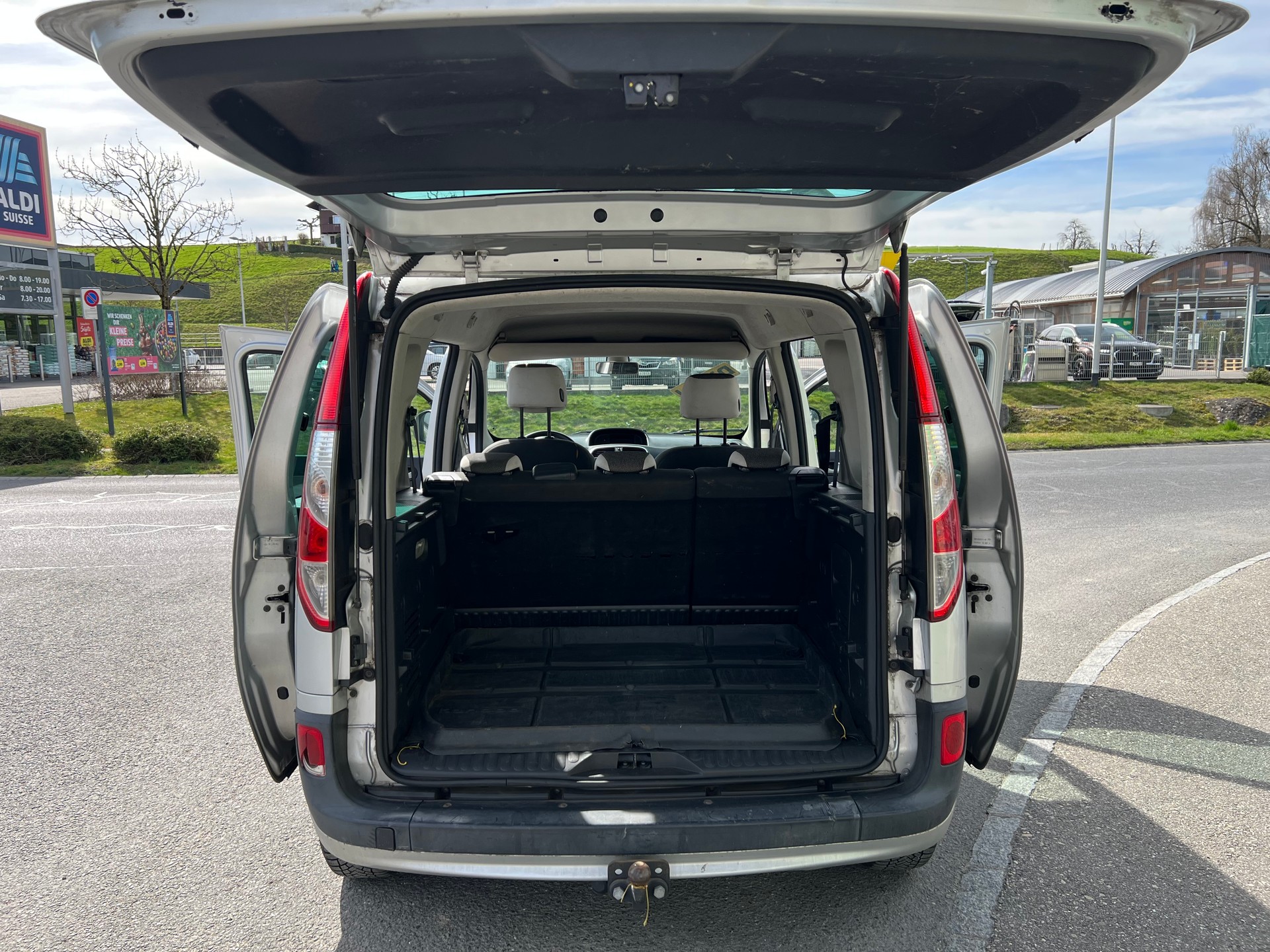 RENAULT Kangoo 1.5 dCi Swiss Edition-image-9