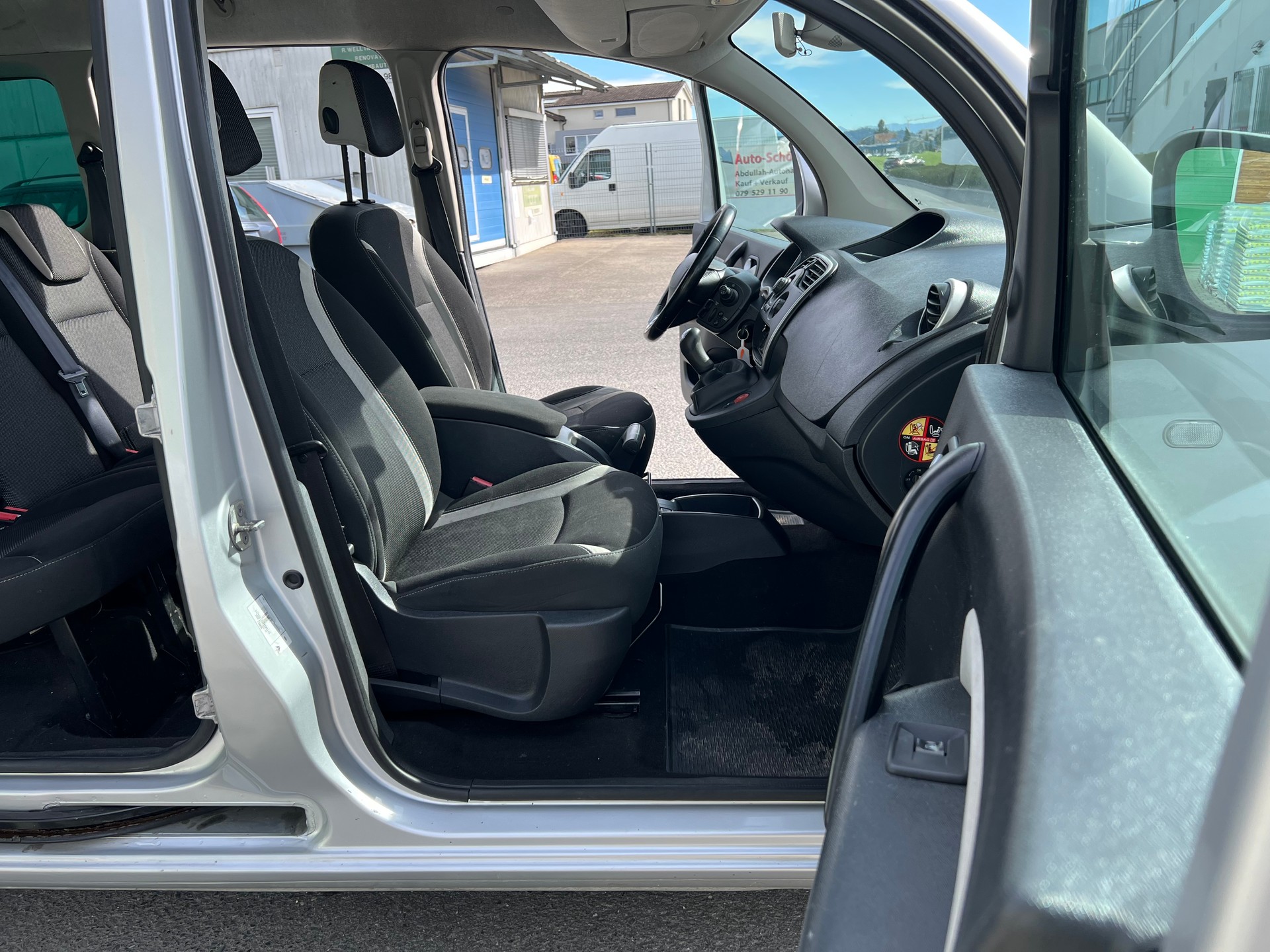 RENAULT Kangoo 1.5 dCi Swiss Edition-image-11