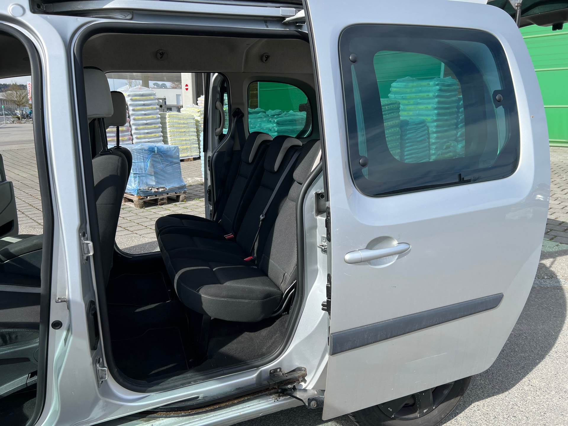 RENAULT Kangoo 1.5 dCi Swiss Edition-image-8