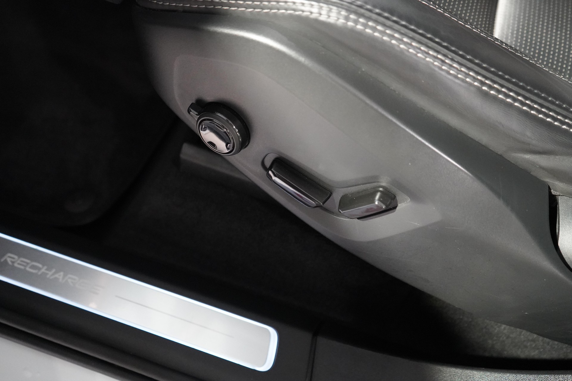 VOLVO XC90 2.0 T8 TE XCLUSIVE Dark 7P. eAWD-image-17