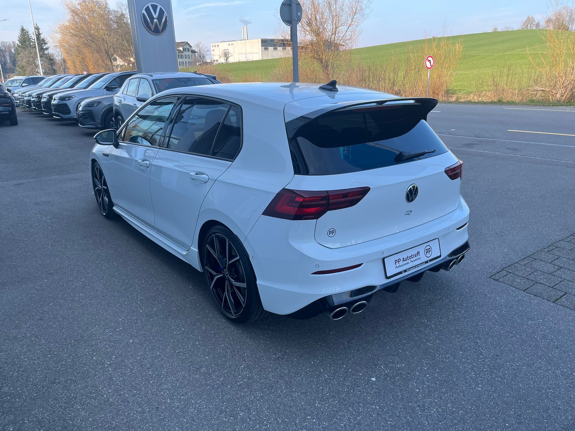 VW Golf 2.0 TSI R DSG 4Motion-image-4