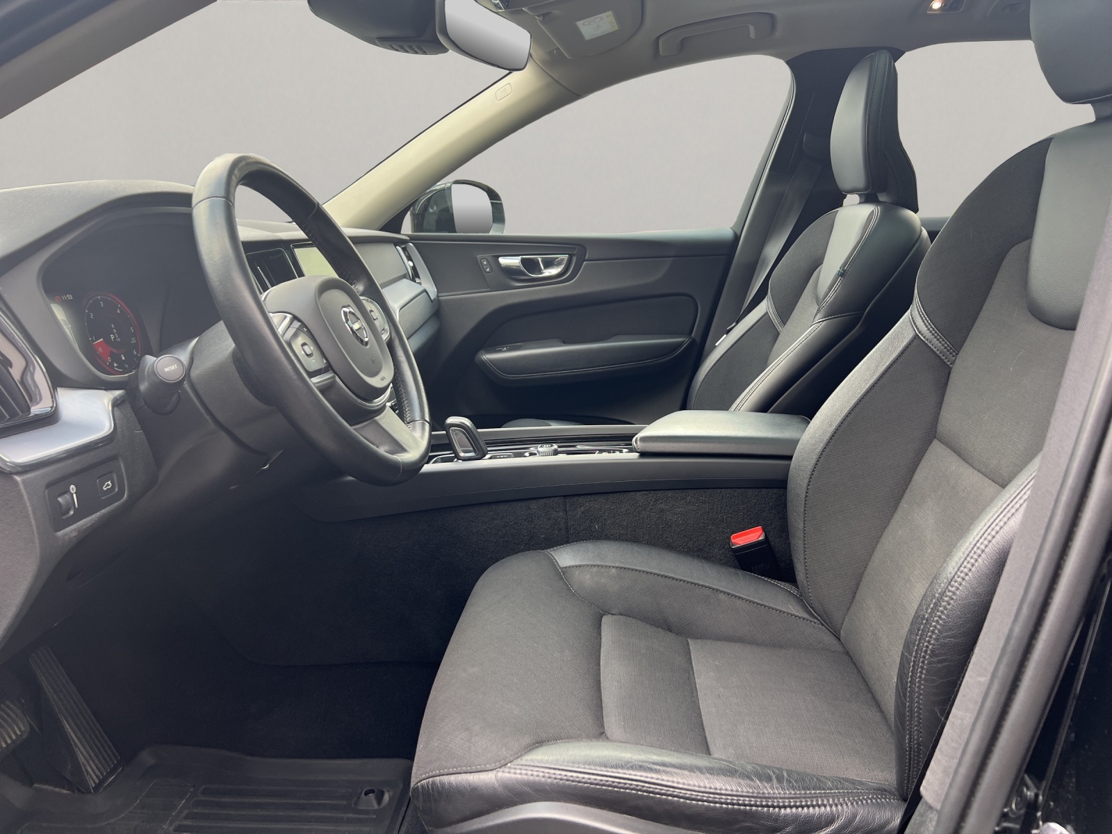 VOLVO XC60 2.0 B4 MH Momentum AWD-image-6