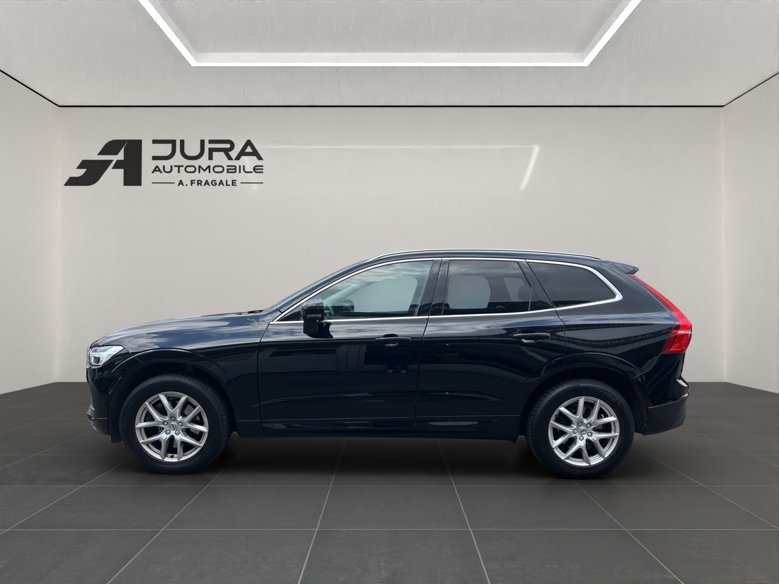 VOLVO XC60 2.0 B4 MH Momentum AWD-image-3