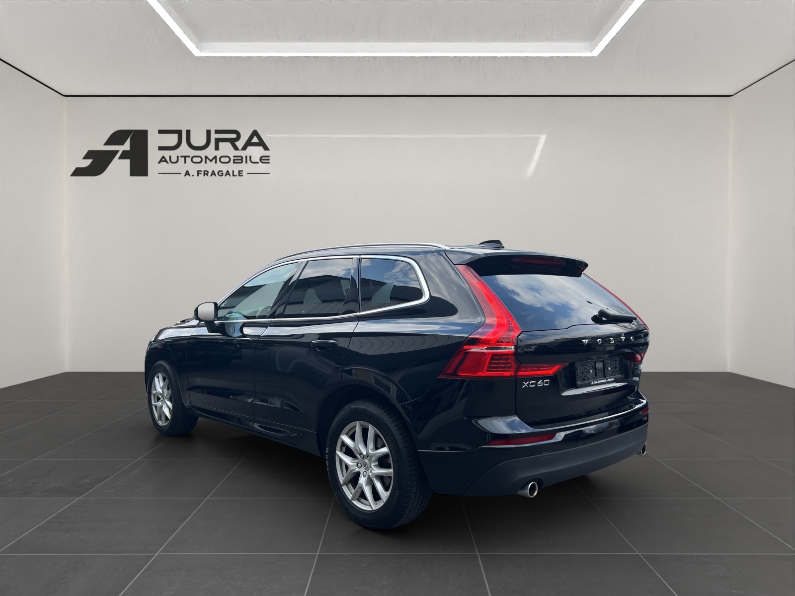 VOLVO XC60 2.0 B4 MH Momentum AWD-image-4