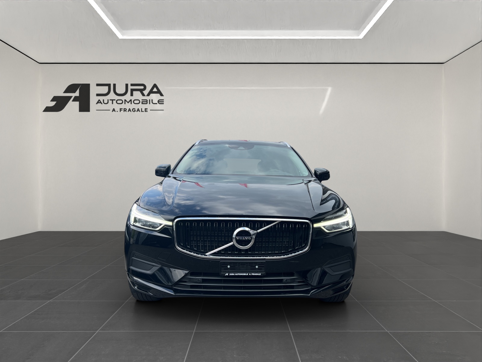 VOLVO XC60 2.0 B4 MH Momentum AWD-image-2