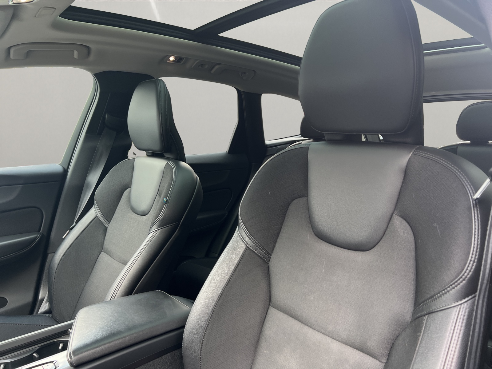 VOLVO XC60 2.0 B4 MH Momentum AWD-image-10