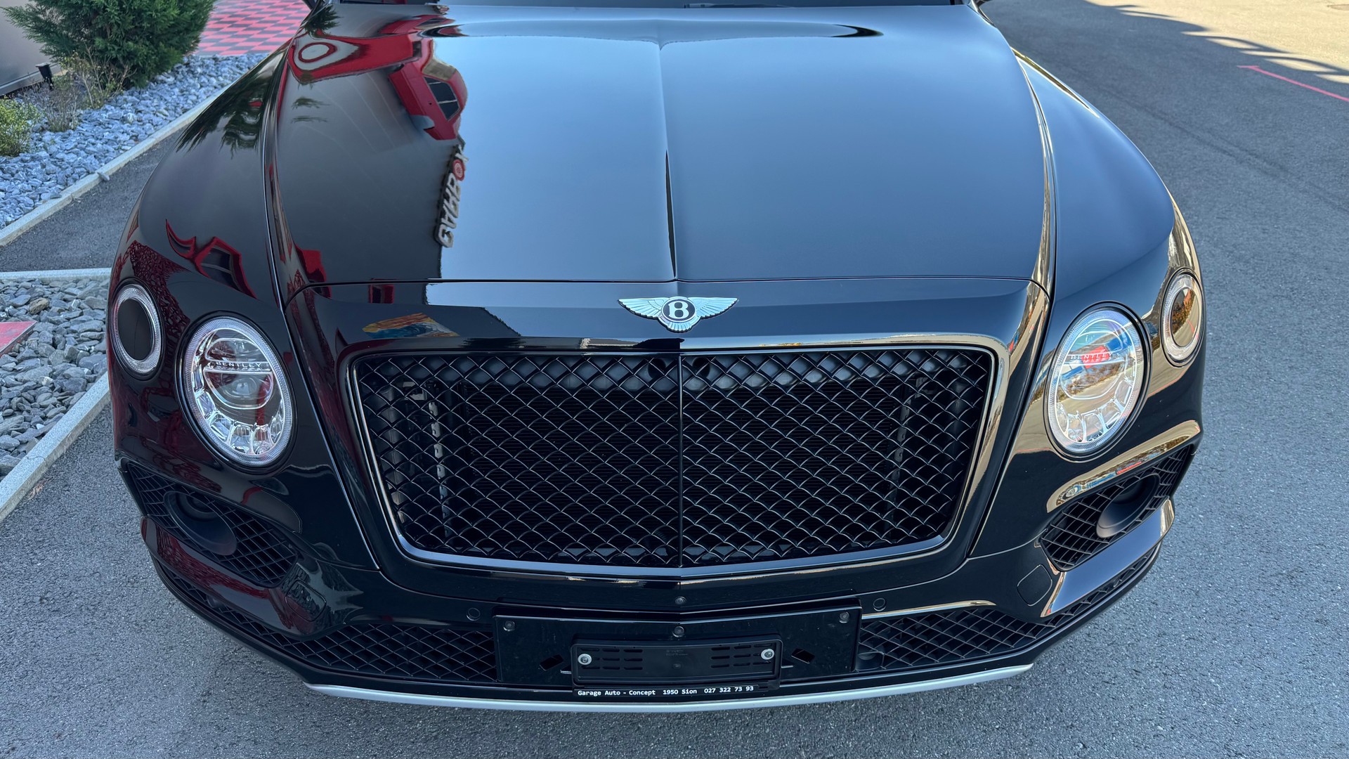 BENTLEY Bentayga V8-image-7