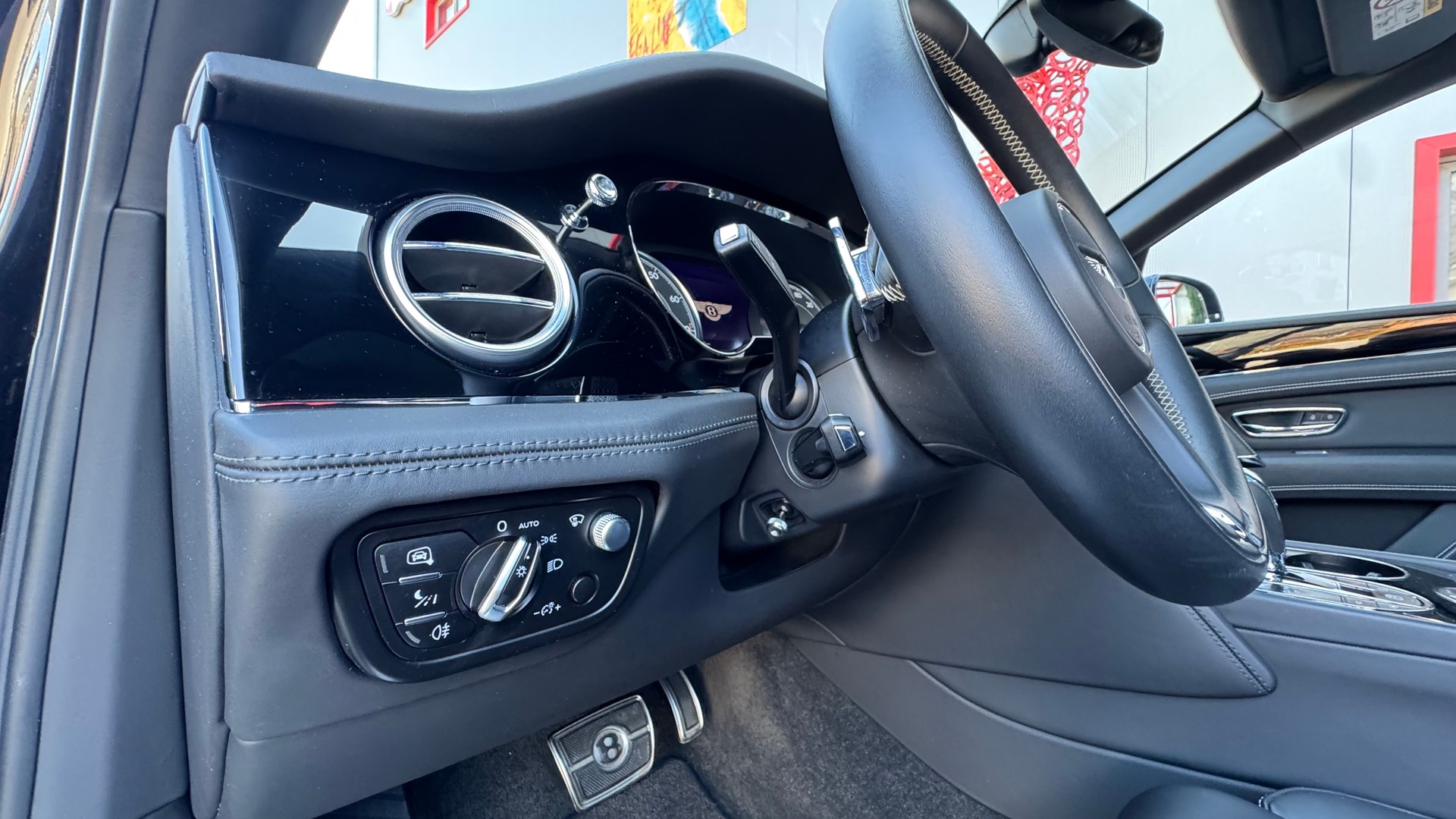 BENTLEY Bentayga V8-image-18