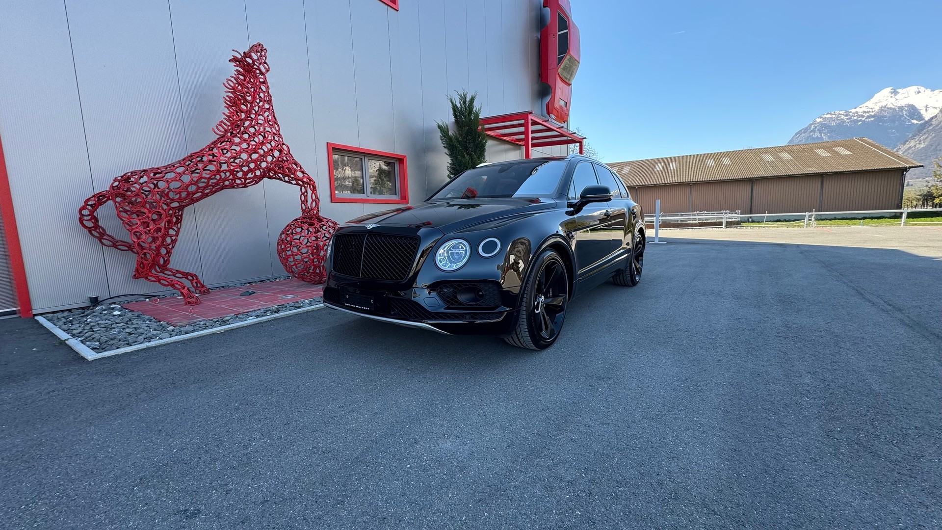 BENTLEY Bentayga V8-showroom-element-2