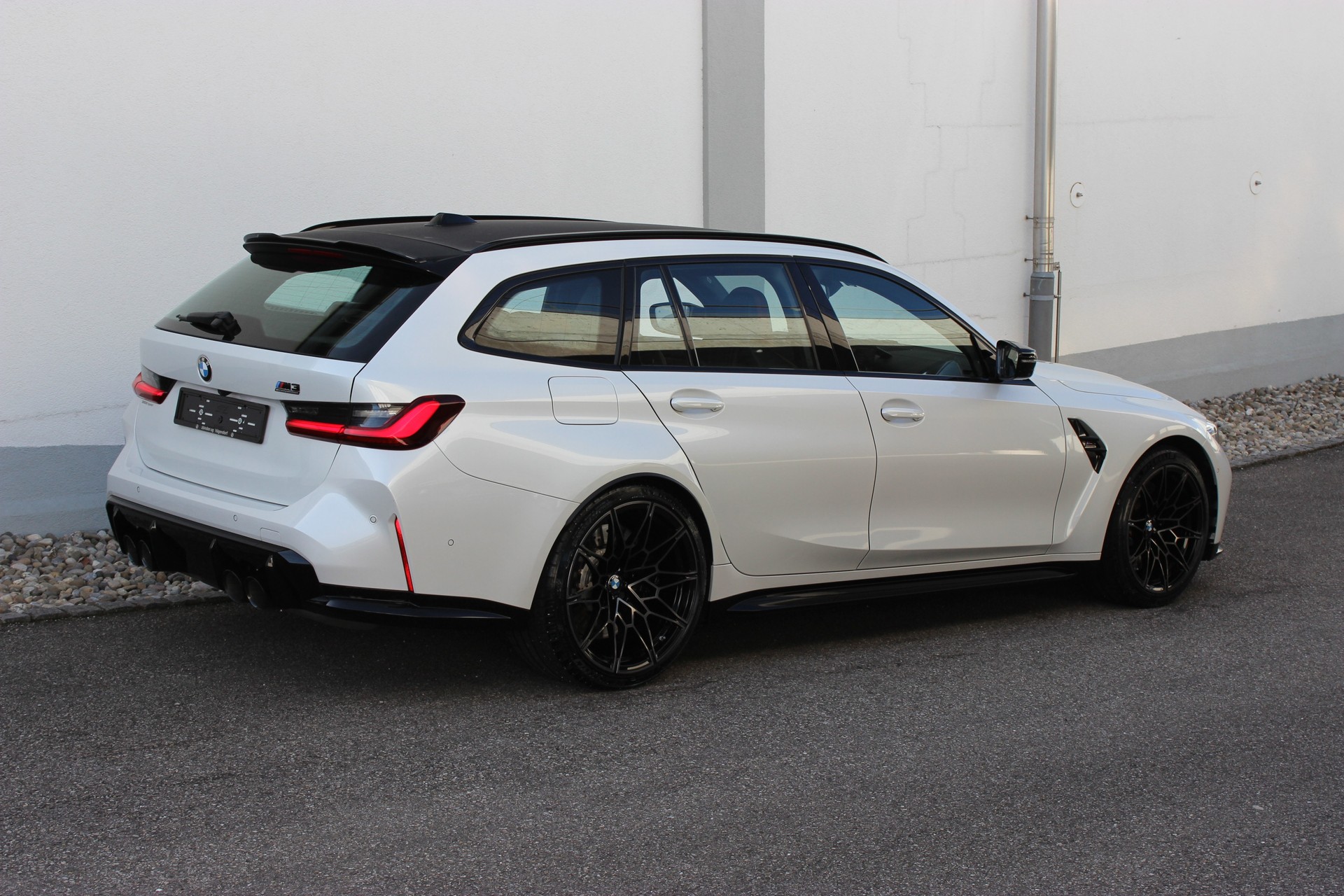 BMW M3 Competition M xDrive Touring Individual *MINERALWEISS*-image-5