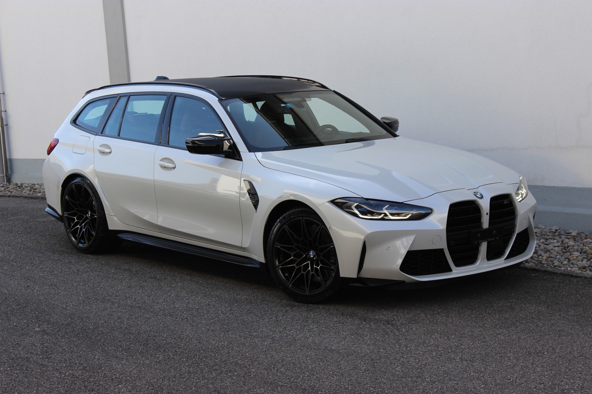 BMW M3 Competition M xDrive Touring Individual *MINERALWEISS*-image-2
