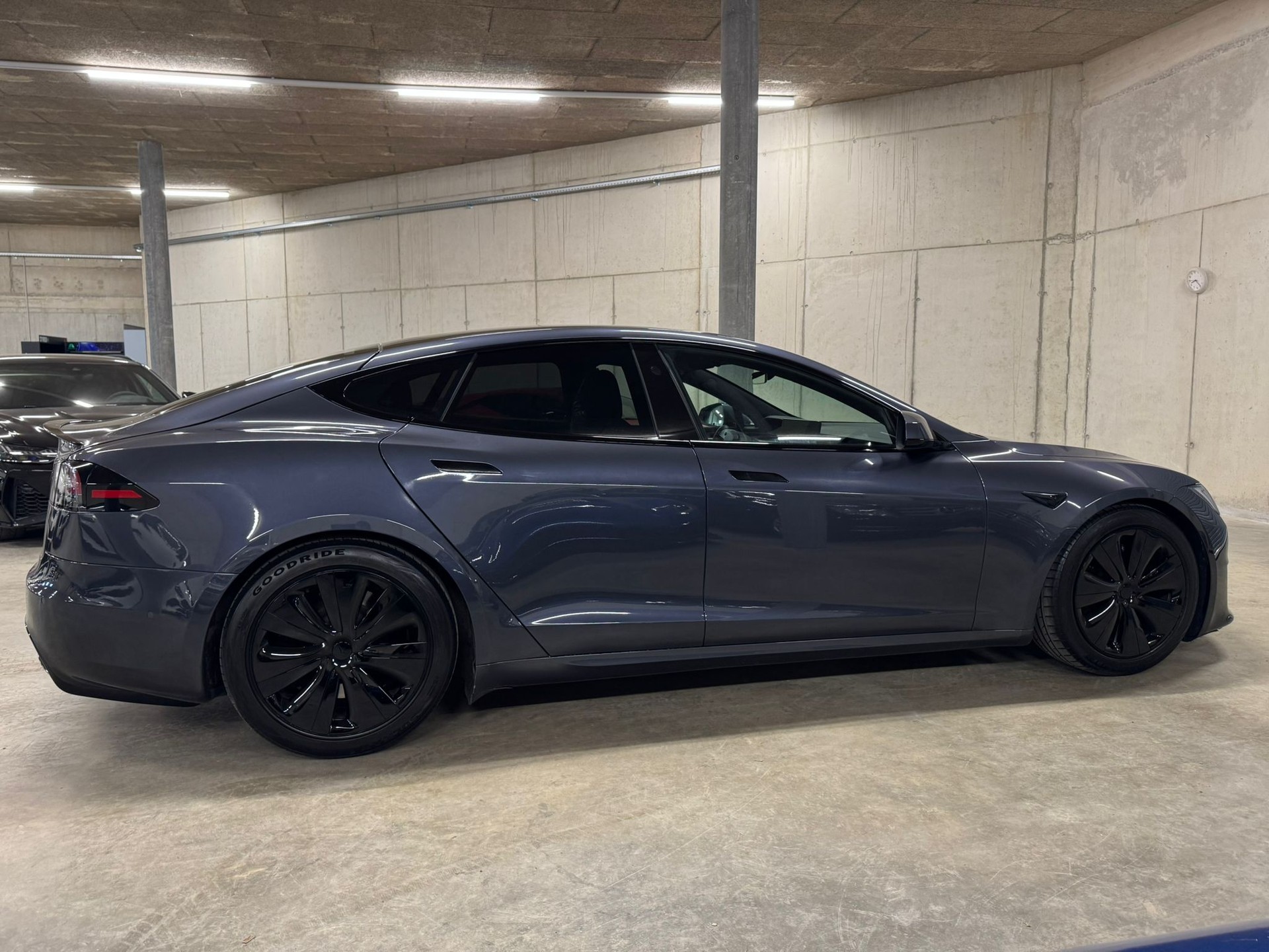 TESLA Model S-image-4