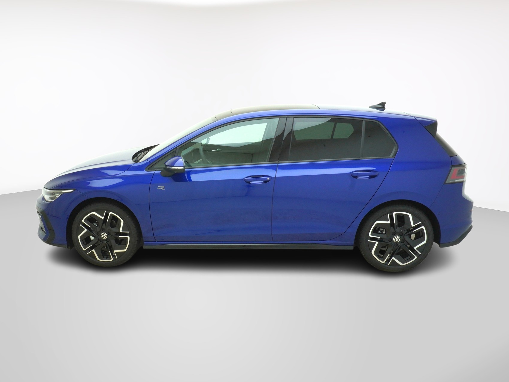 VW Golf VIII 1.5 eTSI R-Line DSG-image-1