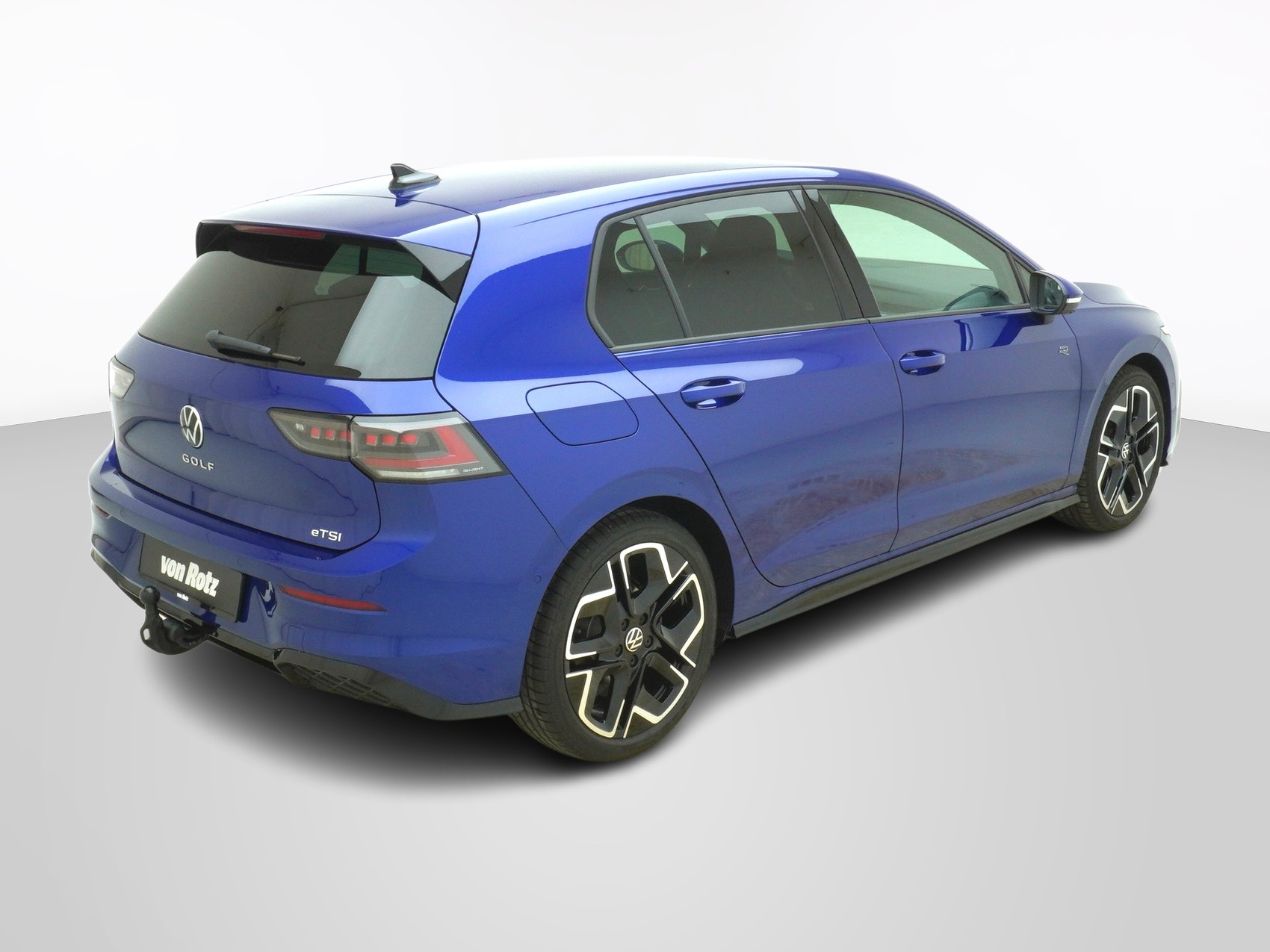 VW Golf VIII 1.5 eTSI R-Line DSG-image-4