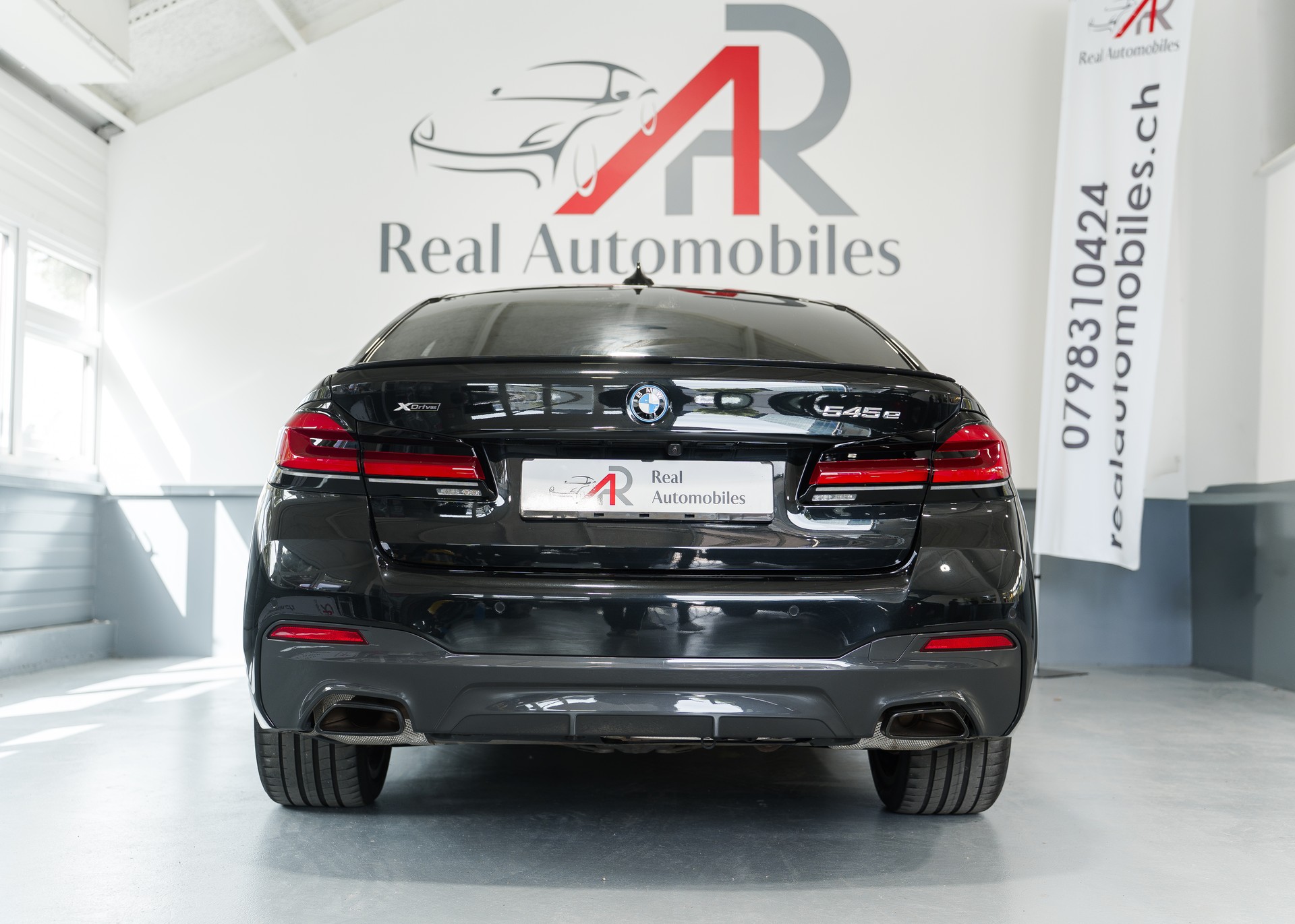 BMW 545e xDrive Pure M Sport Steptronic-image-12