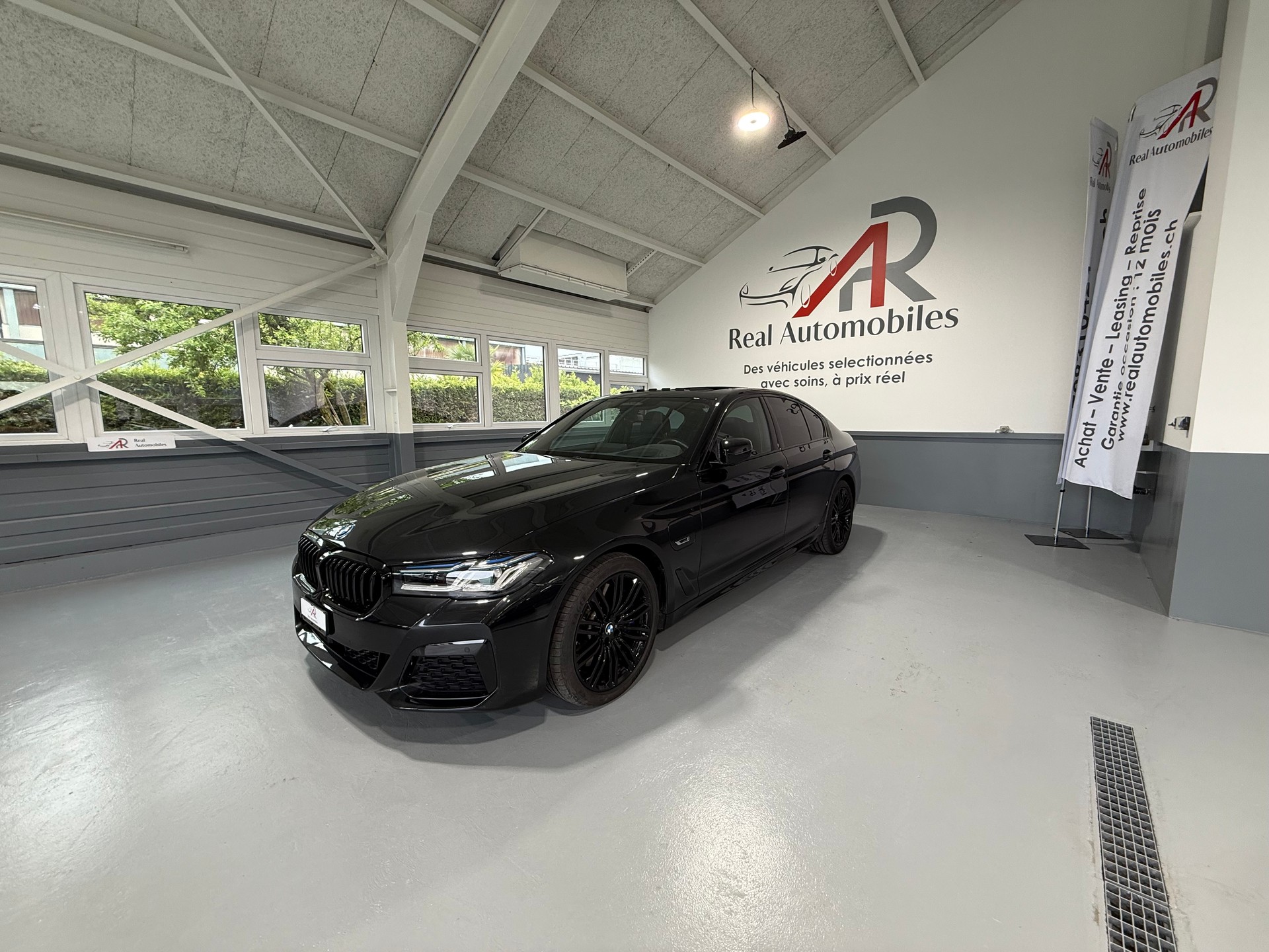 BMW 545e xDrive Pure M Sport Steptronic-image-0