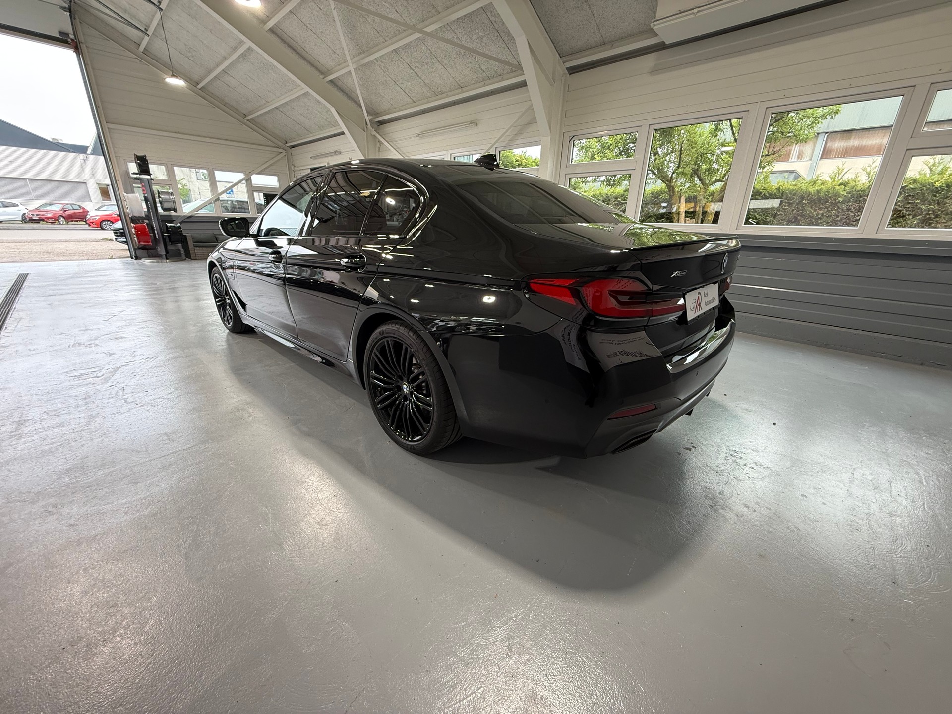 BMW 545e xDrive Pure M Sport Steptronic-image-6