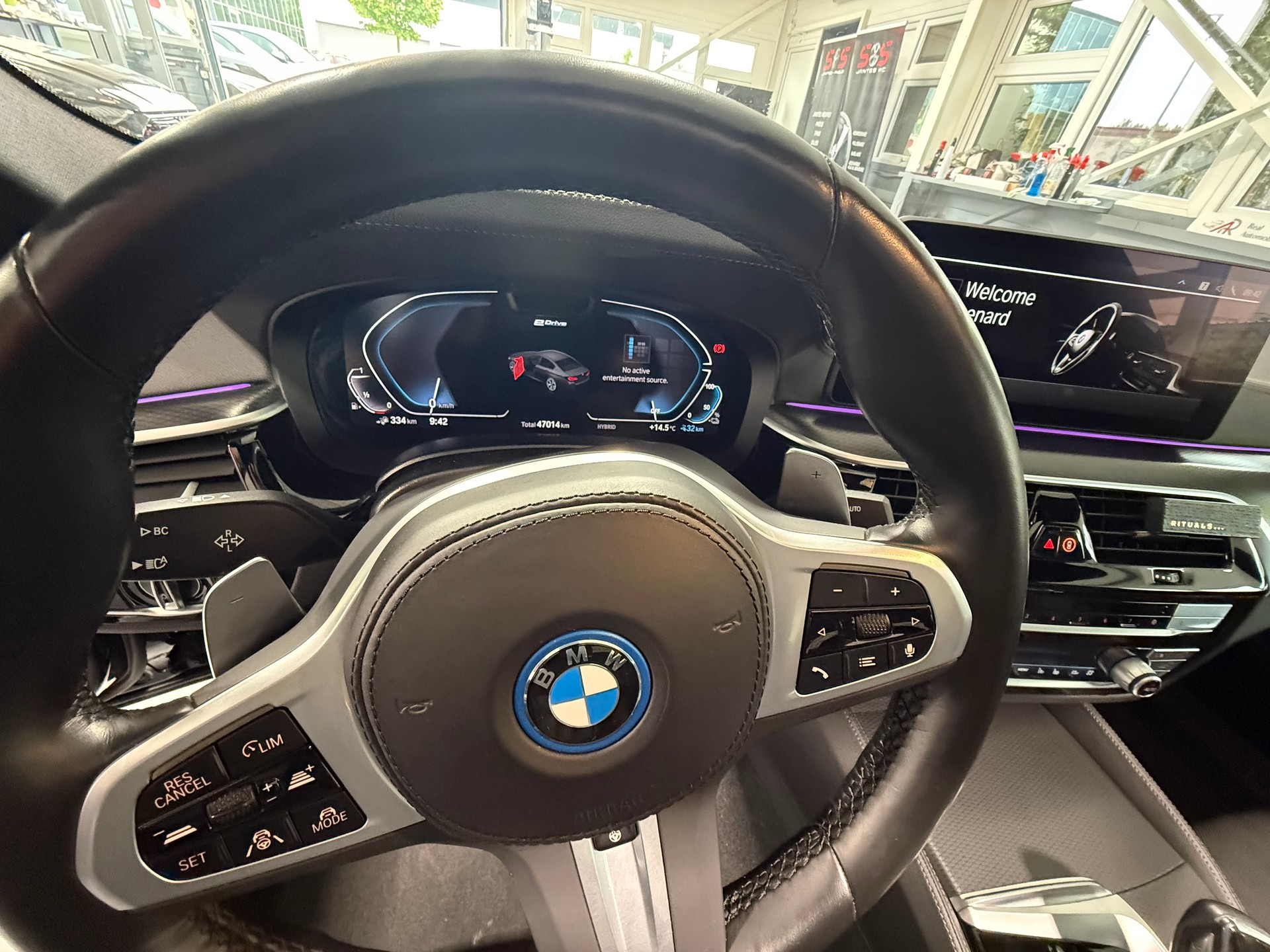 BMW 545e xDrive Pure M Sport Steptronic-image-9