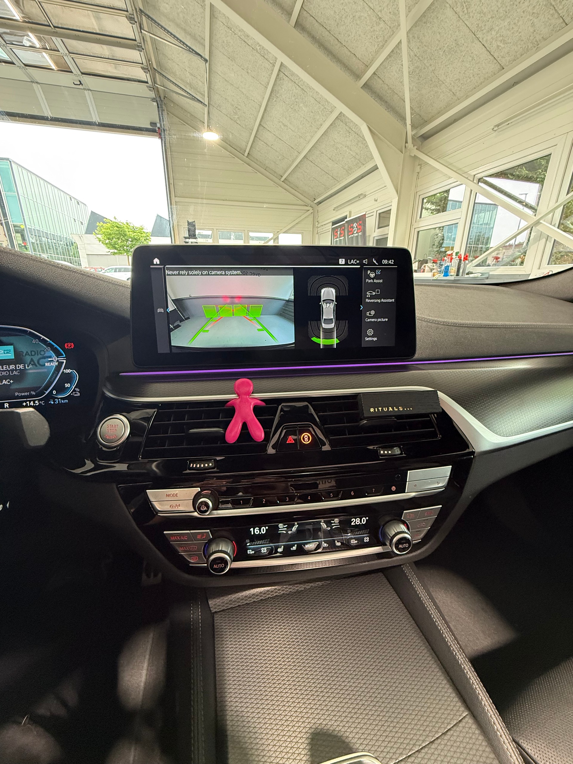 BMW 545e xDrive Pure M Sport Steptronic-image-10