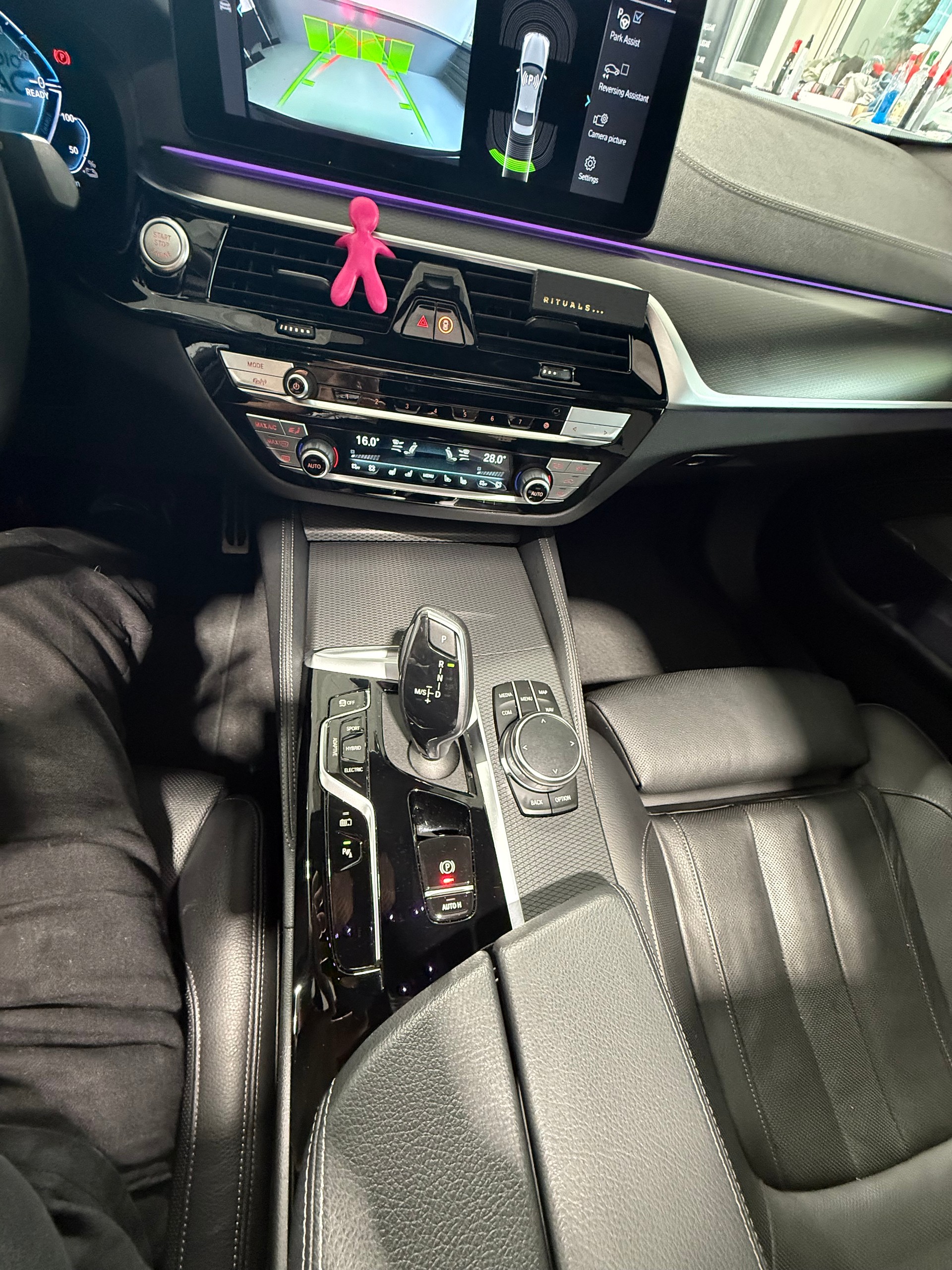 BMW 545e xDrive Pure M Sport Steptronic-image-11
