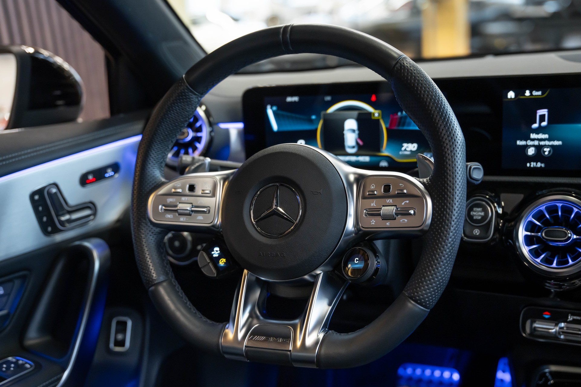 MERCEDES-BENZ A 35 AMG 4Matic Speedshift-image-35