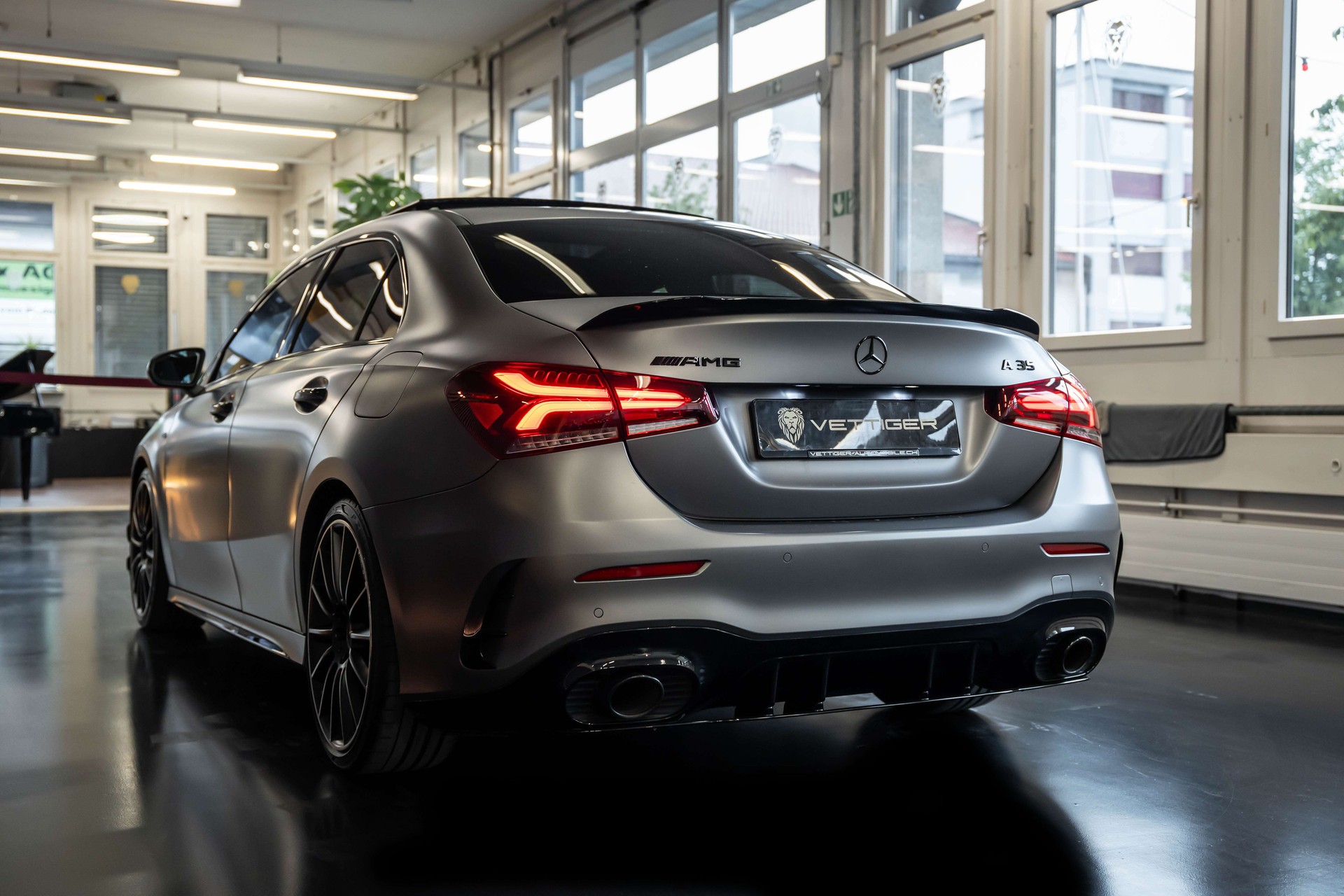 MERCEDES-BENZ A 35 AMG 4Matic Speedshift-image-3