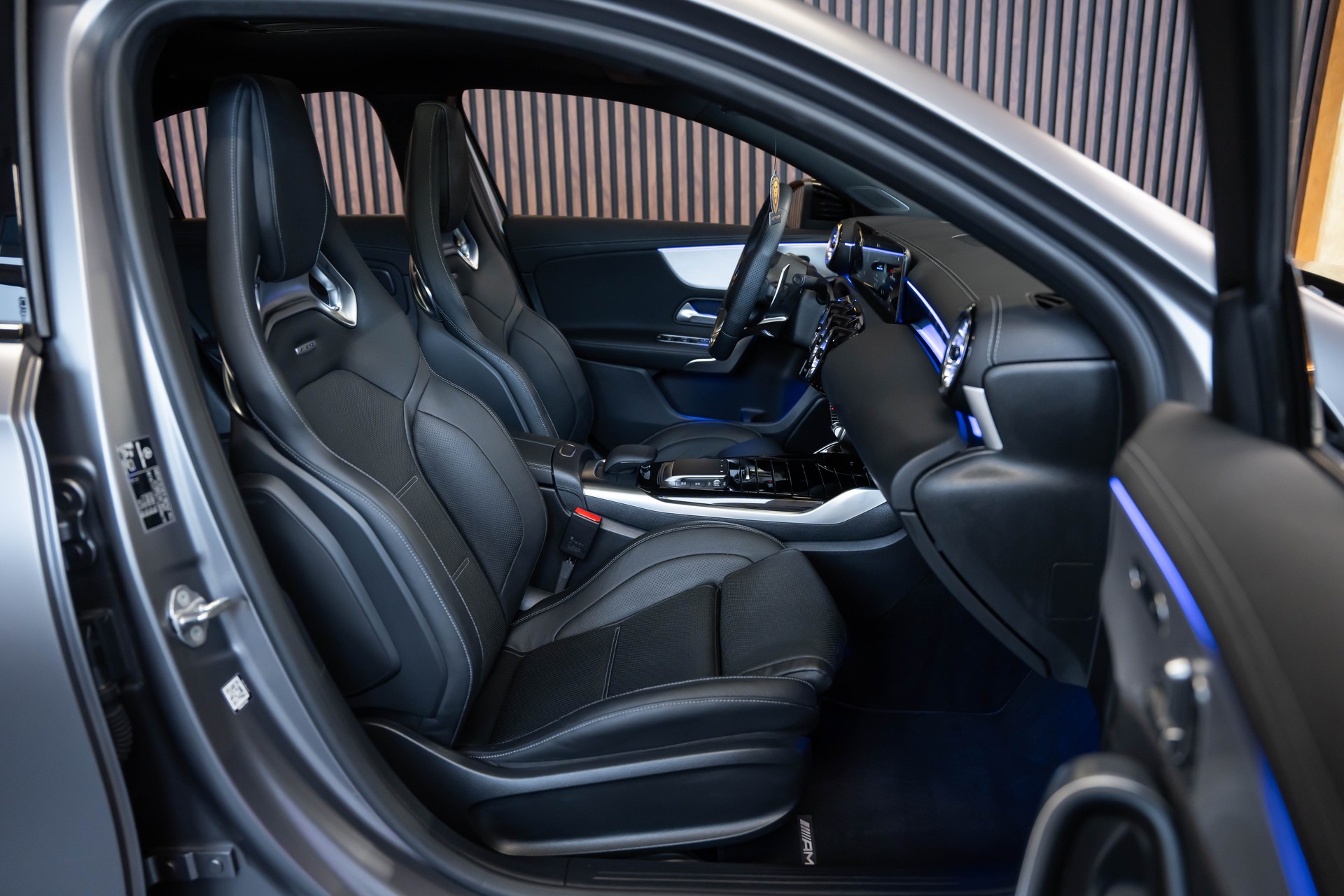 MERCEDES-BENZ A 35 AMG 4Matic Speedshift-image-16