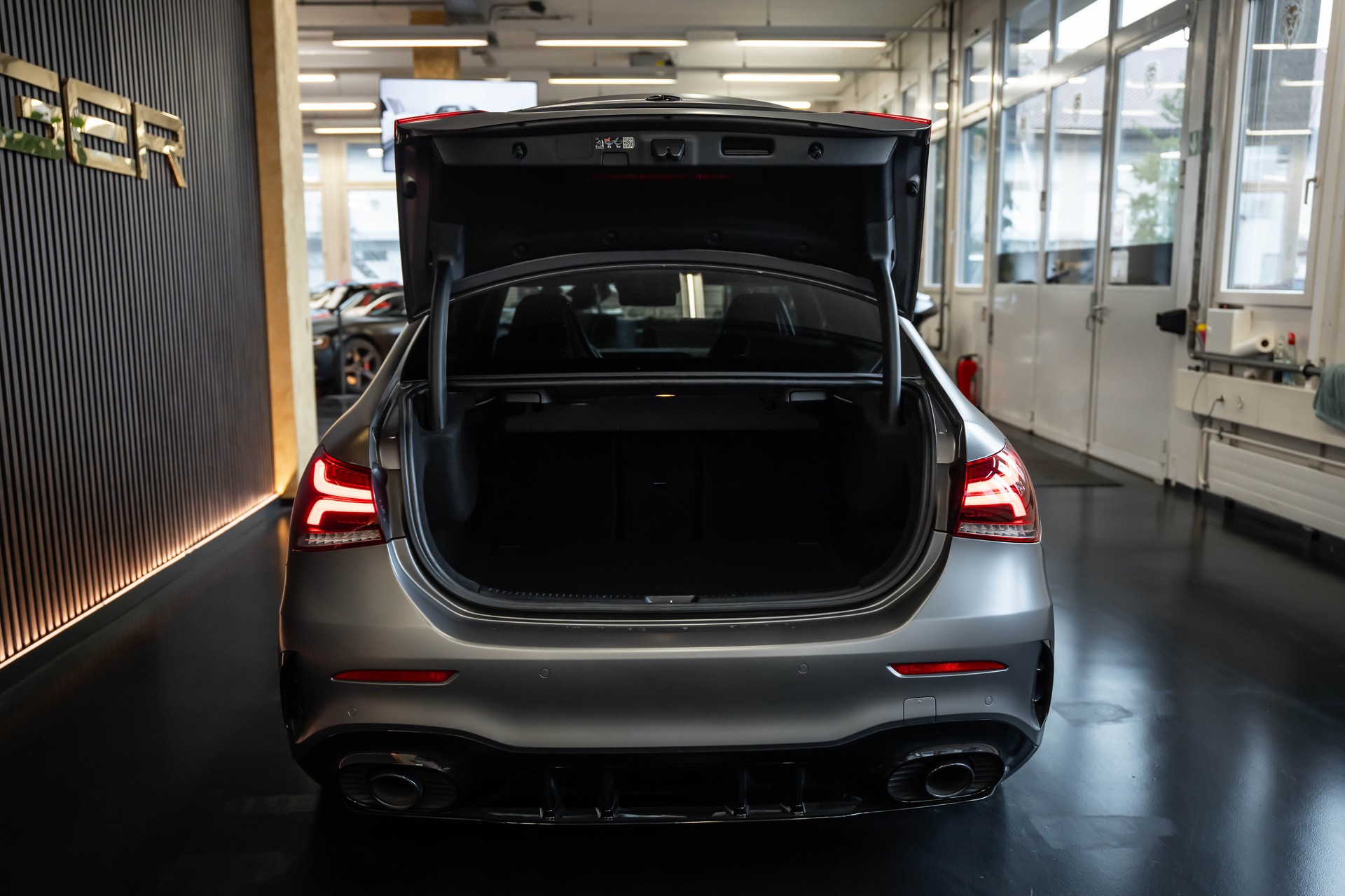 MERCEDES-BENZ A 35 AMG 4Matic Speedshift-image-5