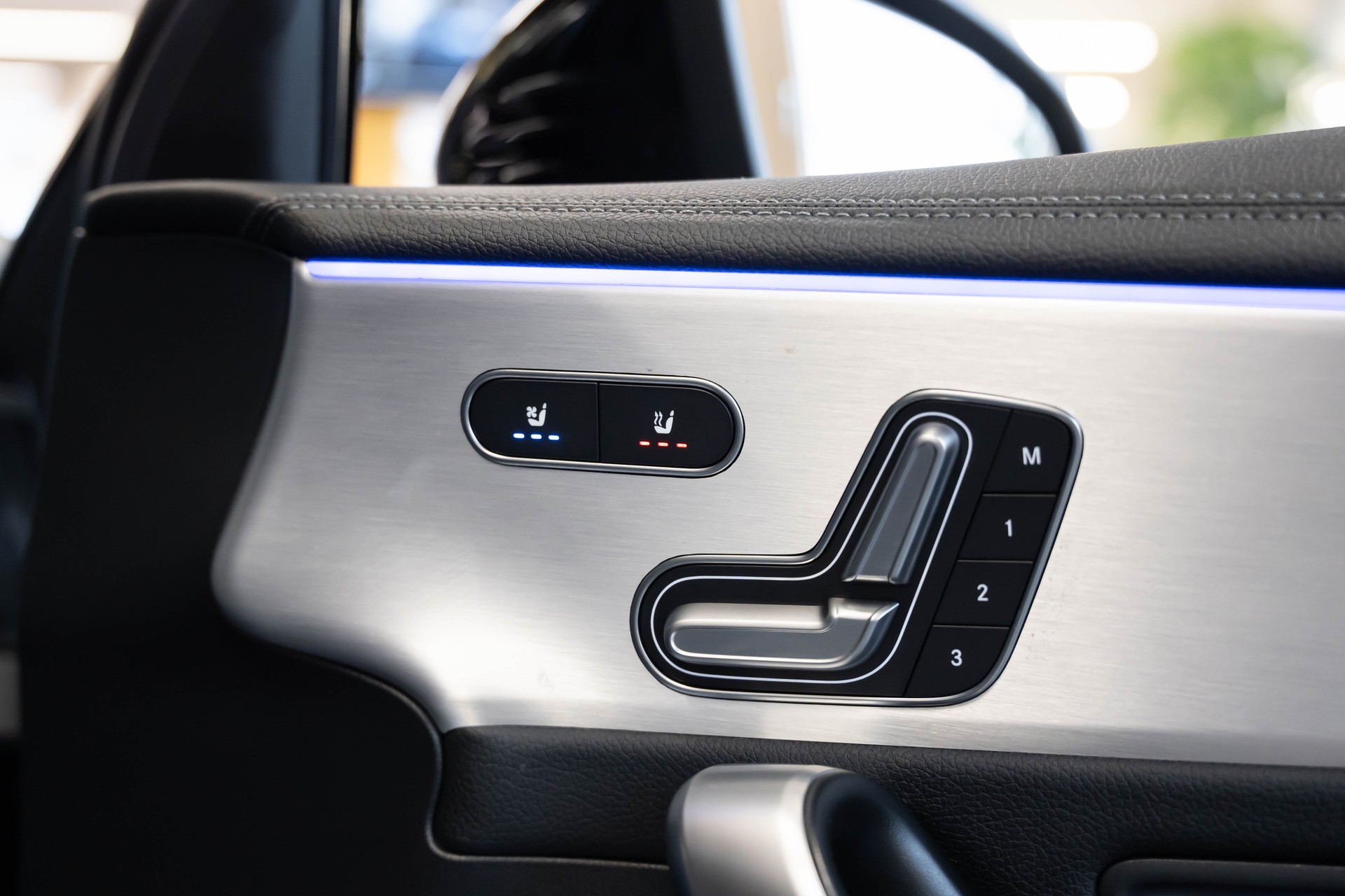 MERCEDES-BENZ A 35 AMG 4Matic Speedshift-image-29